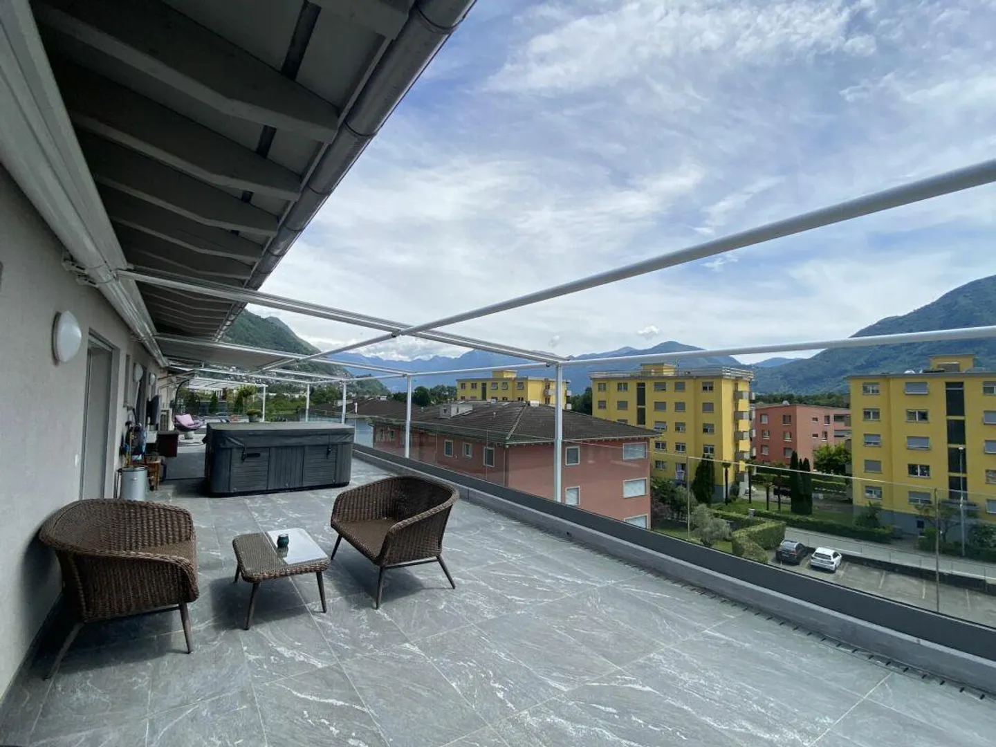 VENDESI A TENERO - Splendido attico con terrazzo privato di 92 m² - Foto 11 von 25