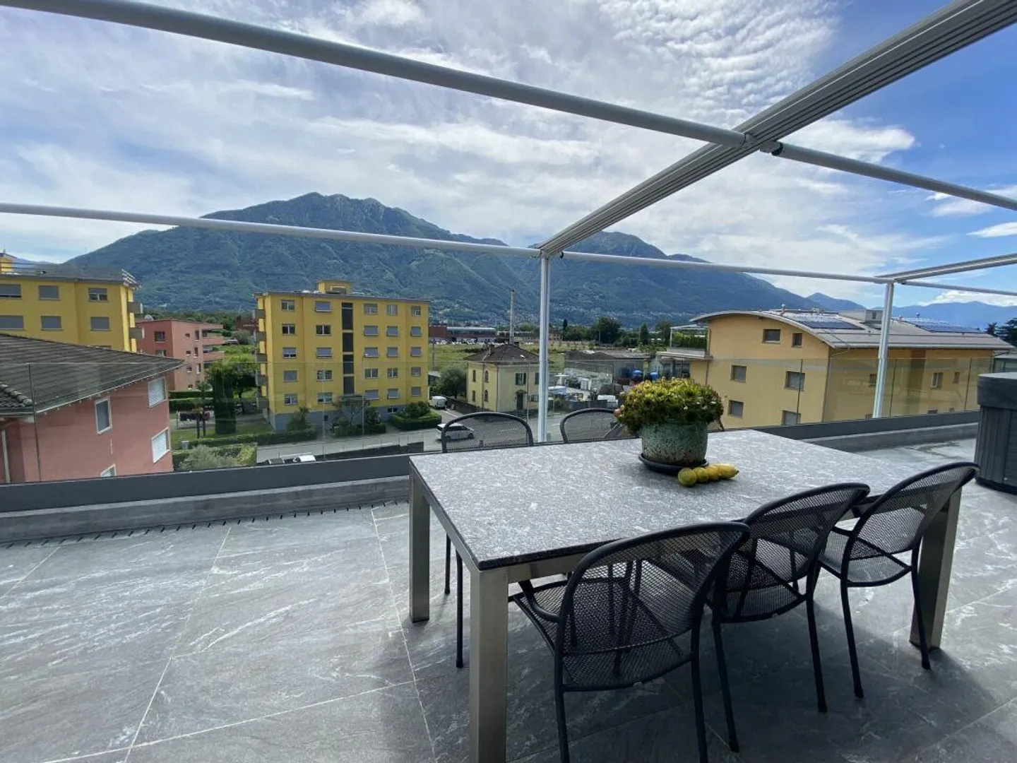 VENDESI A TENERO - Splendido attico con terrazzo privato di 92 m² - Foto 13 von 25