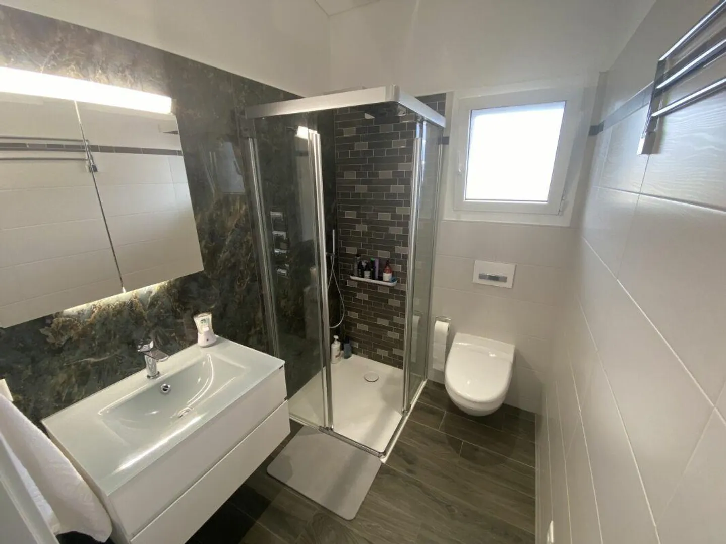 VENDESI A TENERO - Splendido attico con terrazzo privato di 92 m² - Foto 14 von 25