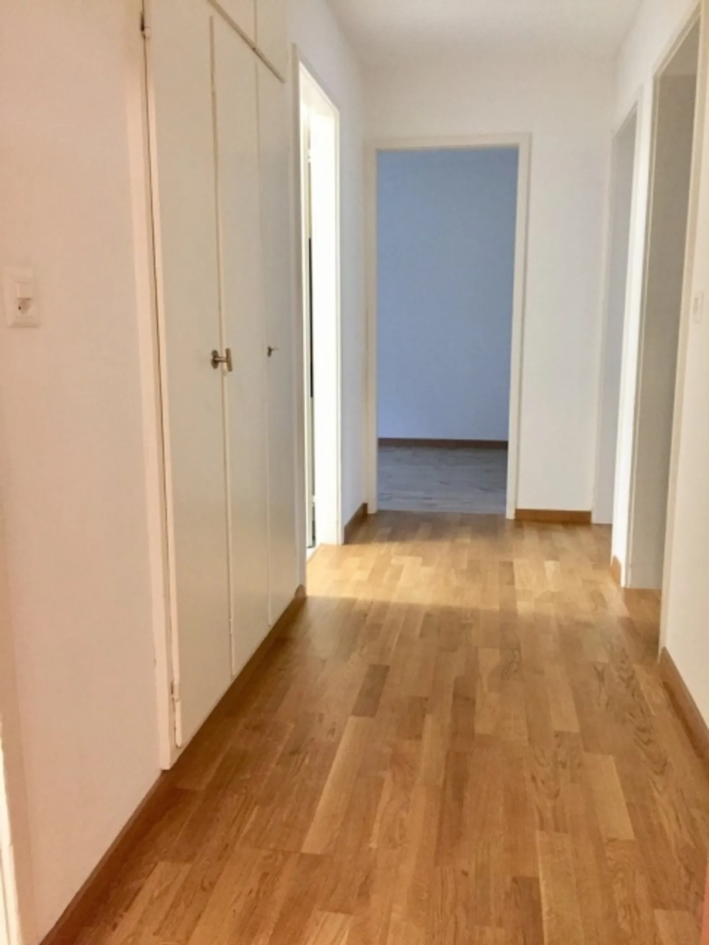 Zone résidentielle populaire et calme - avec balcon !! - Photo 3 sur 8