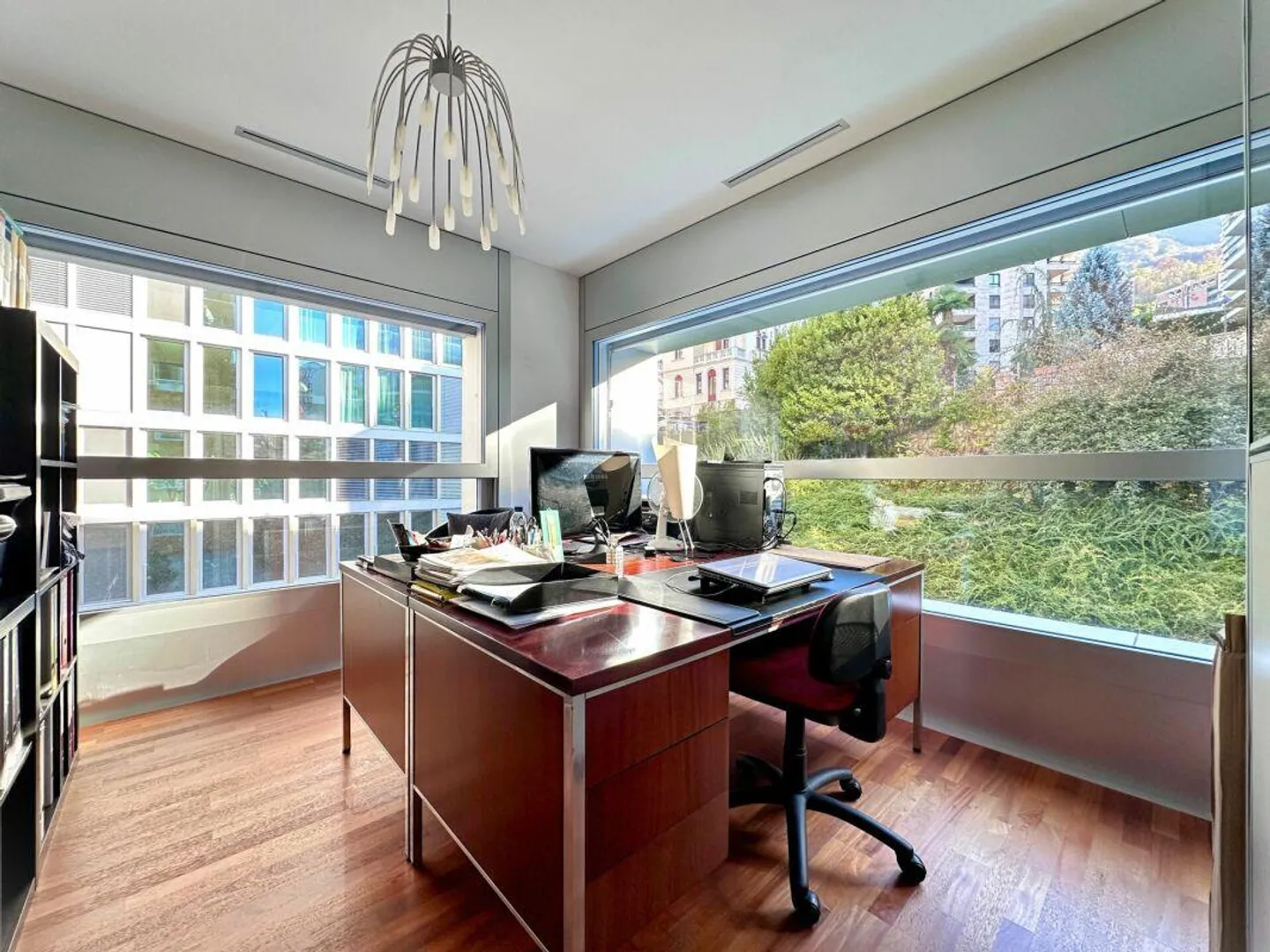 Bureau dans un immeuble prestigieux - Photo 1 sur 2