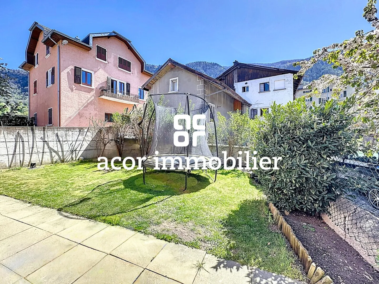 Chalais - Einzelgebäude mit drei unabhängigen Einheiten - Foto 5 von 13