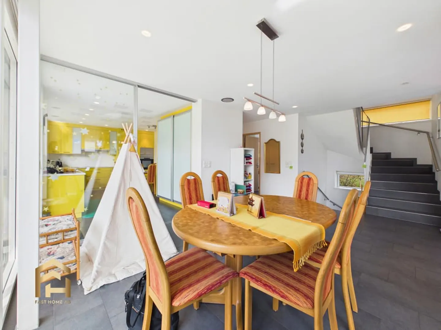 Modern Single-Family Home with Spacious Garden and Great Mountain View - Photo 6 of 13