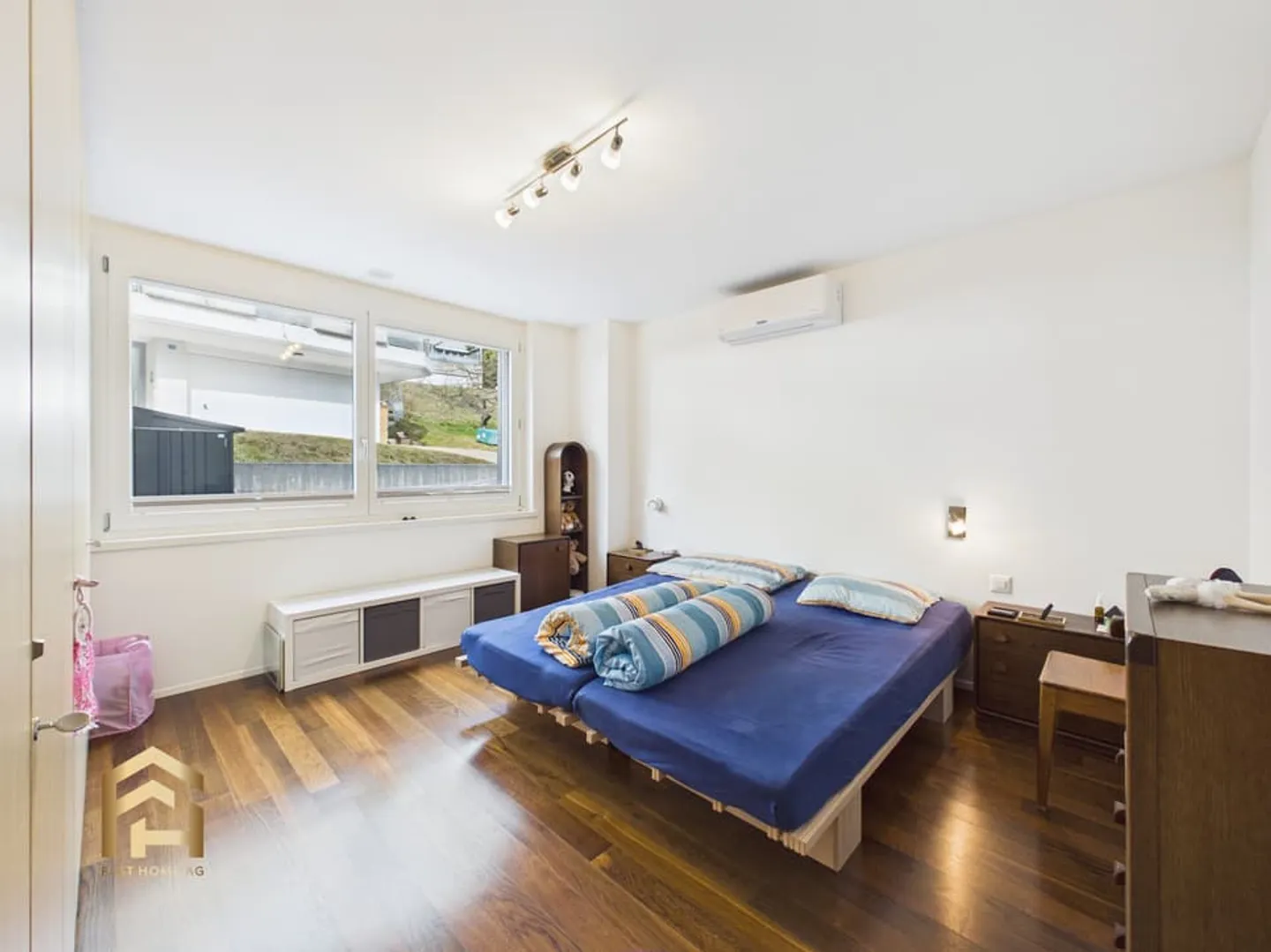 Modern Single-Family Home with Spacious Garden and Great Mountain View - Photo 7 of 13