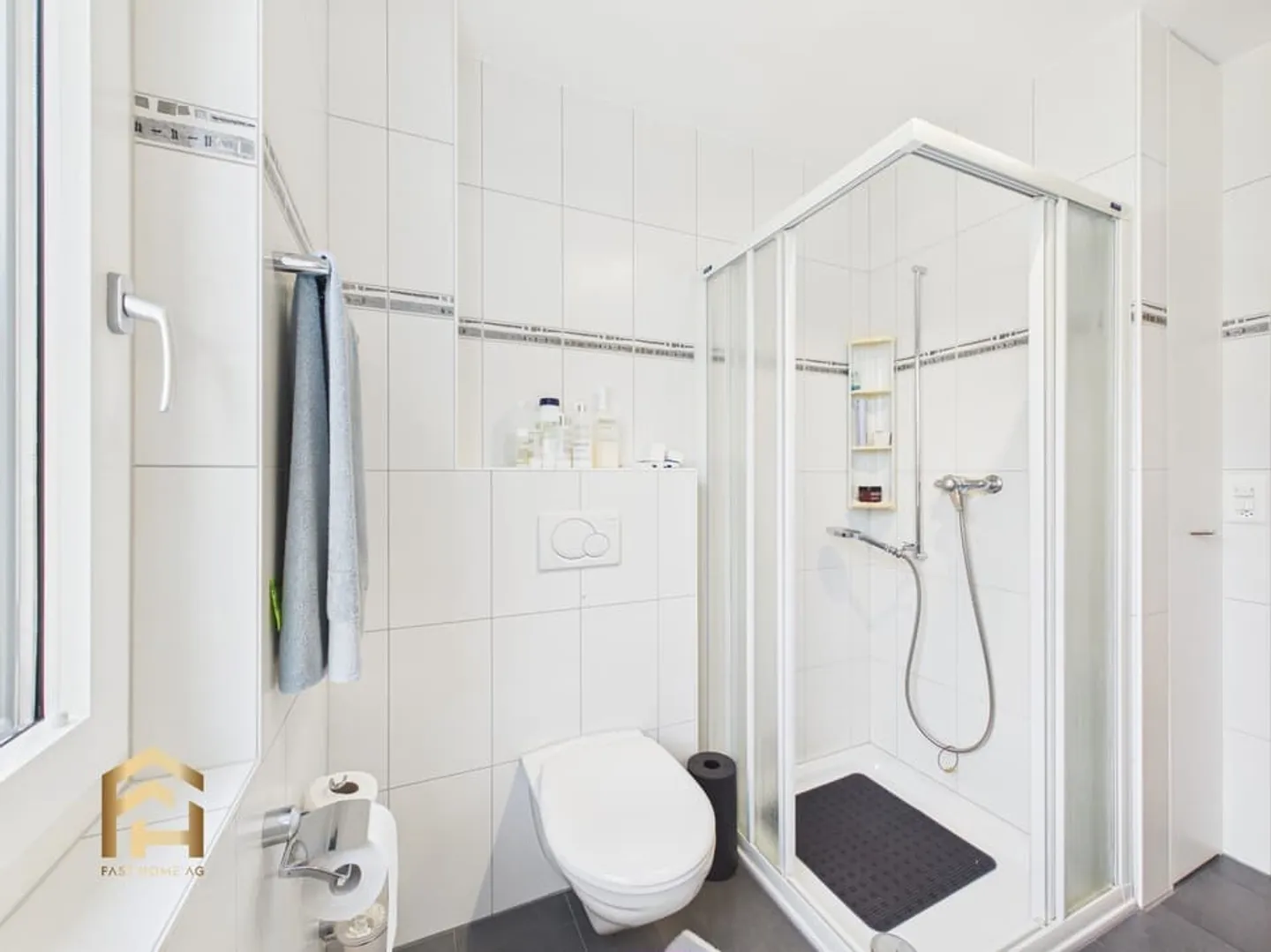 Modern Single-Family Home with Spacious Garden and Great Mountain View - Photo 8 of 13