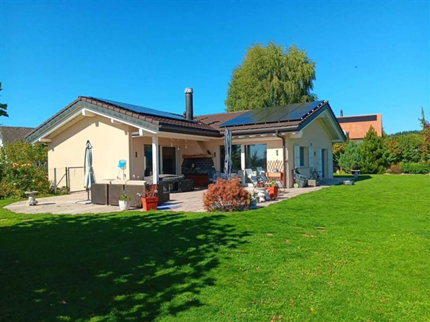 URSY - Mossel
Magnificent detached villa
View of the landscape - Photo 1 of 9