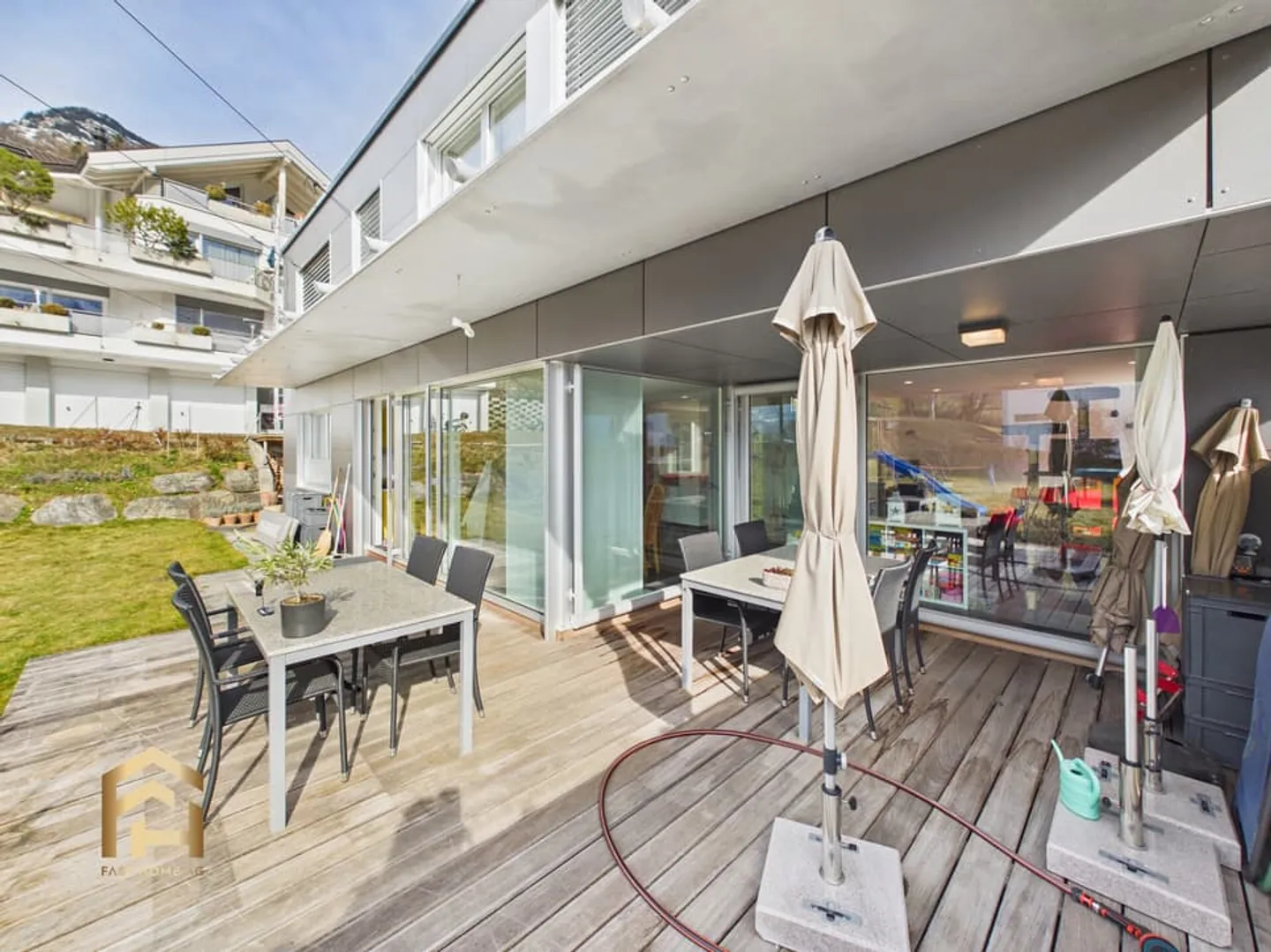 Modern Single-Family Home with Spacious Garden and Great Mountain View - Photo 10 of 13