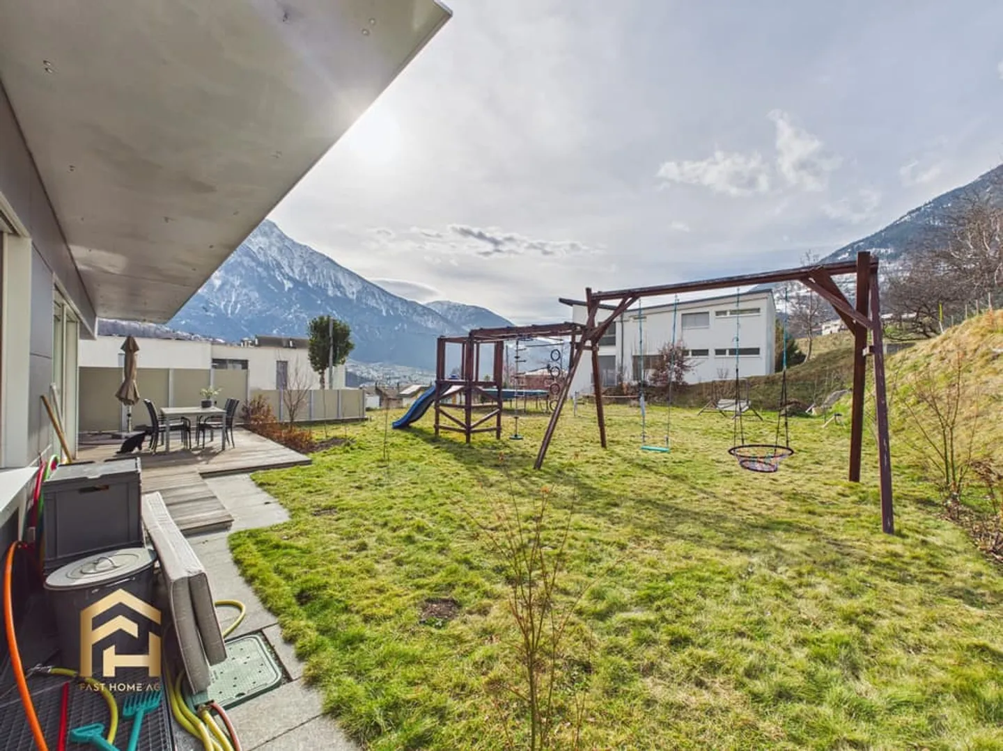 Modern Single-Family Home with Spacious Garden and Great Mountain View - Photo 11 of 13