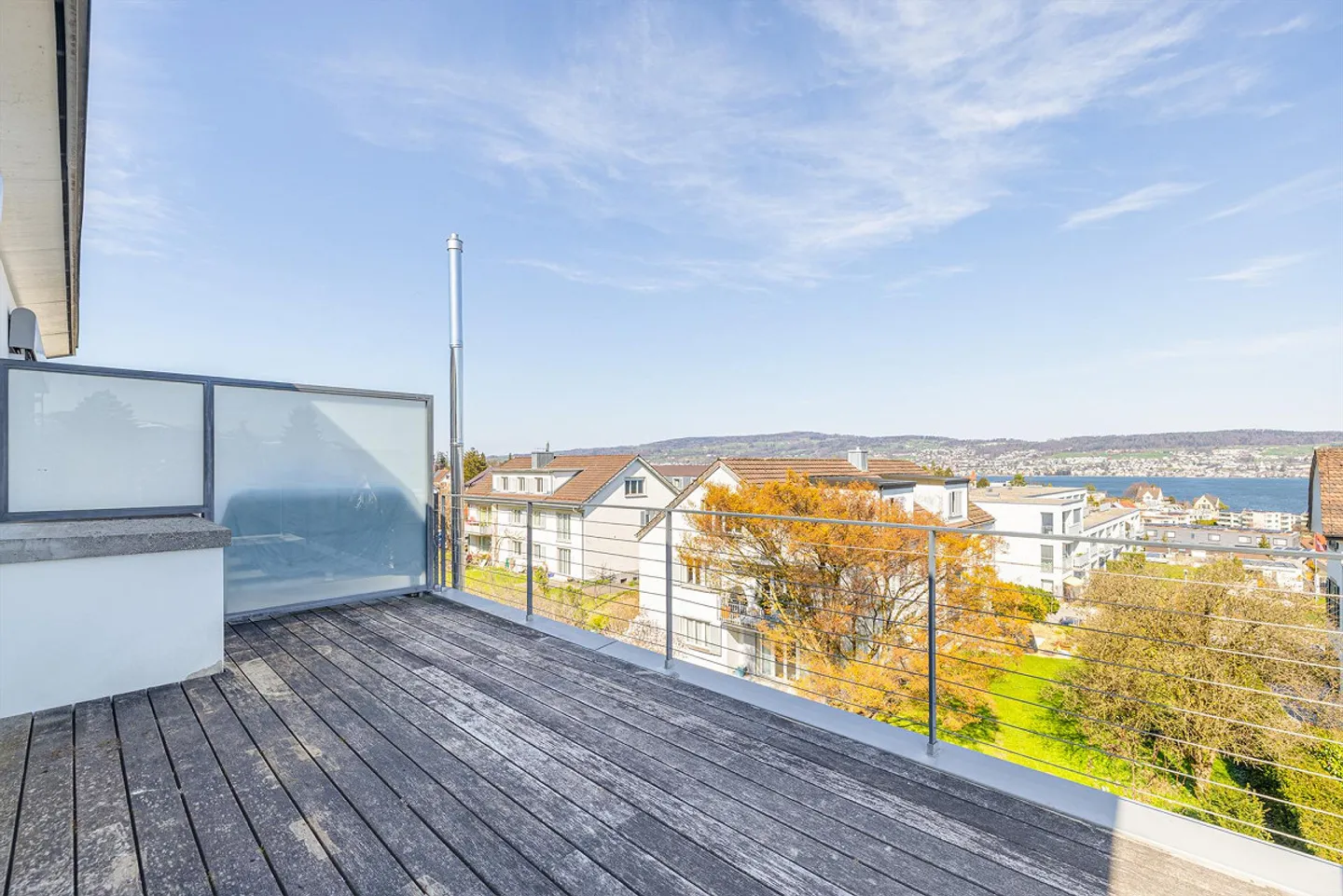 La tua nuova casa con vista lago e molto comfort - Foto 6 di 16