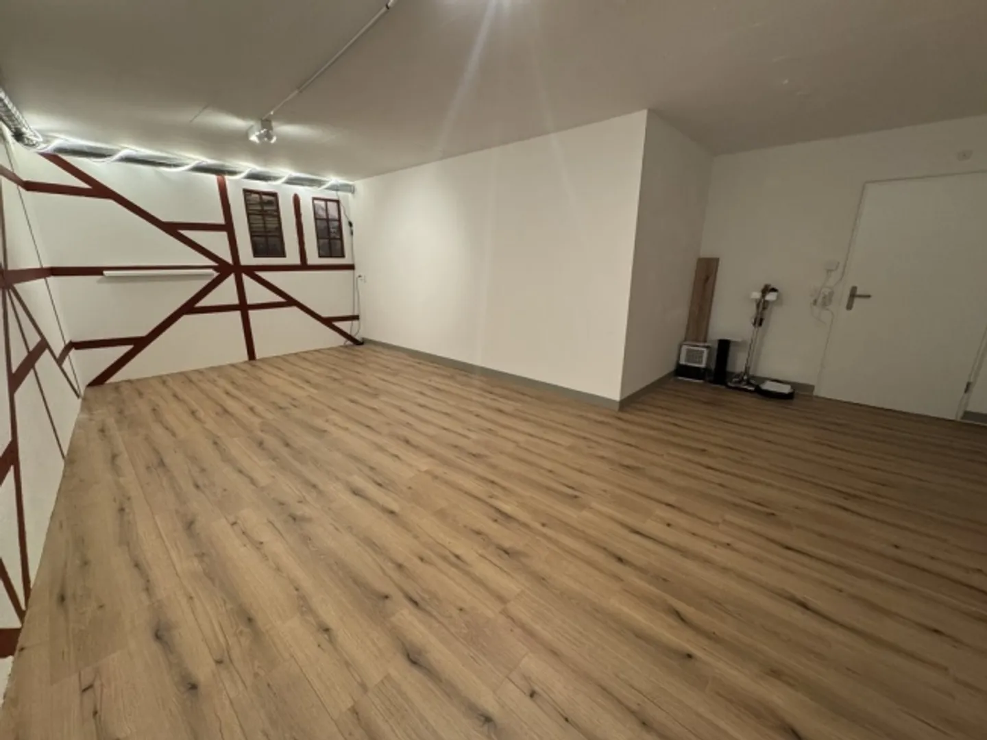Spacious storage space/studio for rent - Photo 3 of 3