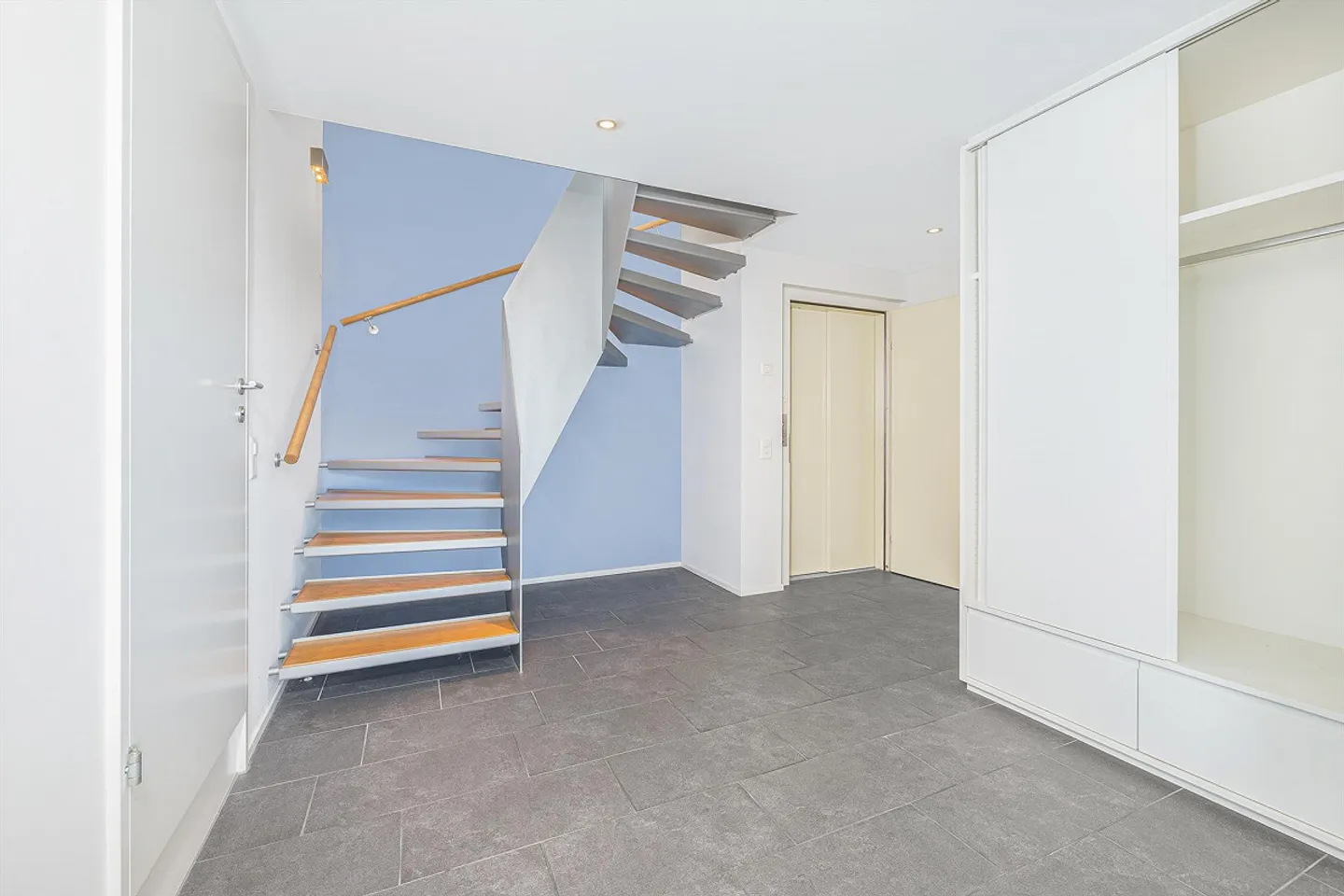 La tua nuova casa con vista lago e molto comfort - Foto 11 di 16