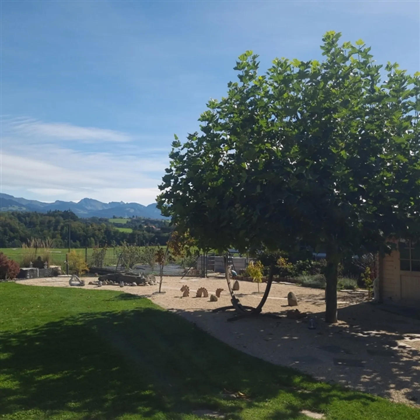 URSY - Mossel
Magnificent detached villa
View of the landscape - Photo 8 of 9