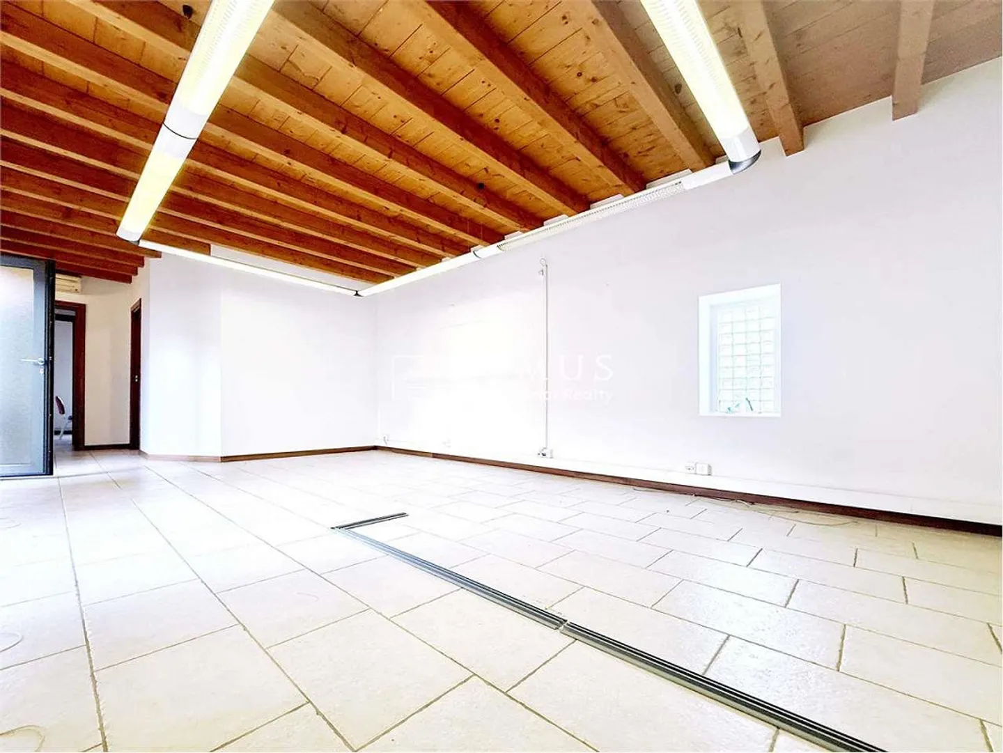 Imposante Wohnung auch zur Büronutzung - Foto 2 von 11