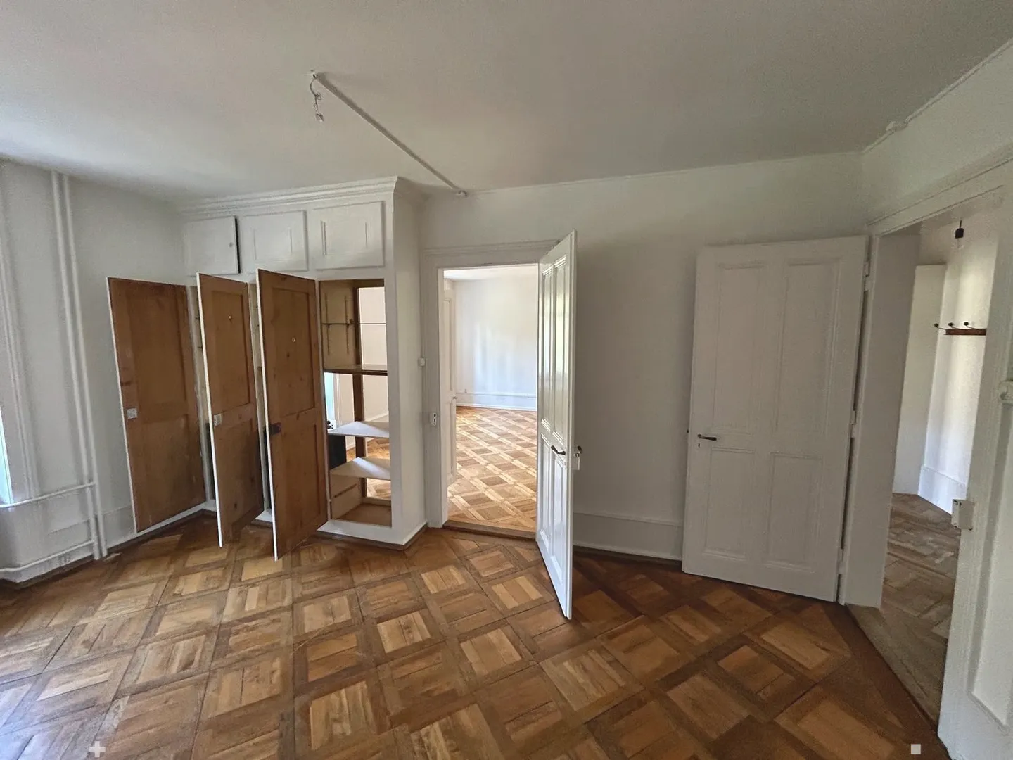 Living at the Lower Quai - Photo 5 of 11
