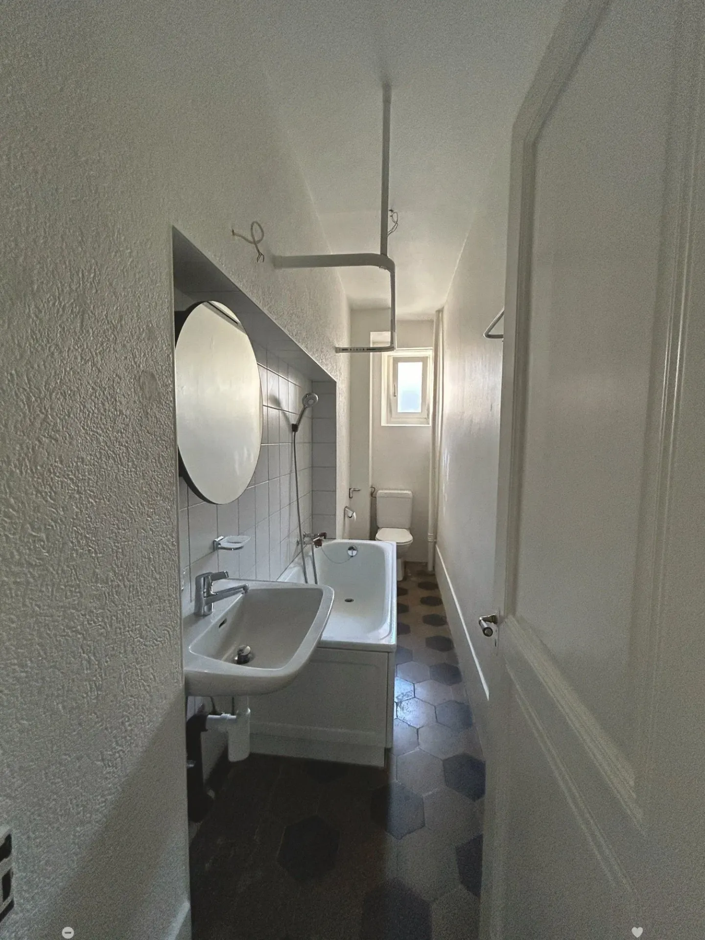 Living at the Lower Quai - Photo 6 of 11