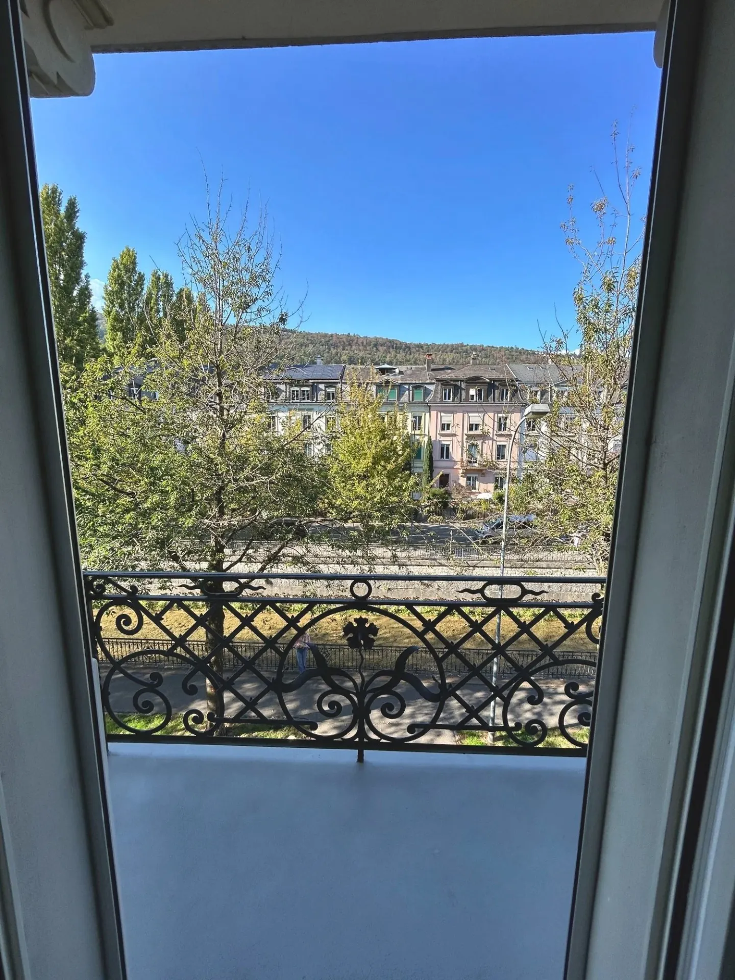 Living at the Lower Quai - Photo 10 of 11