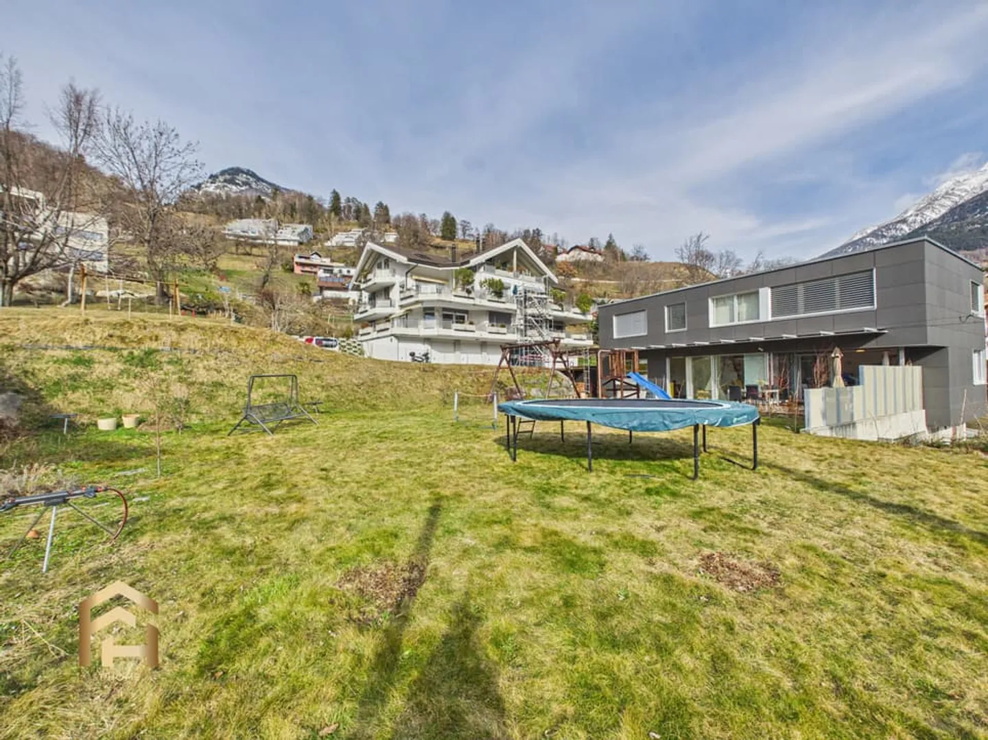 Modern Single-Family Home with Spacious Garden and Great Mountain View - Photo 13 of 13