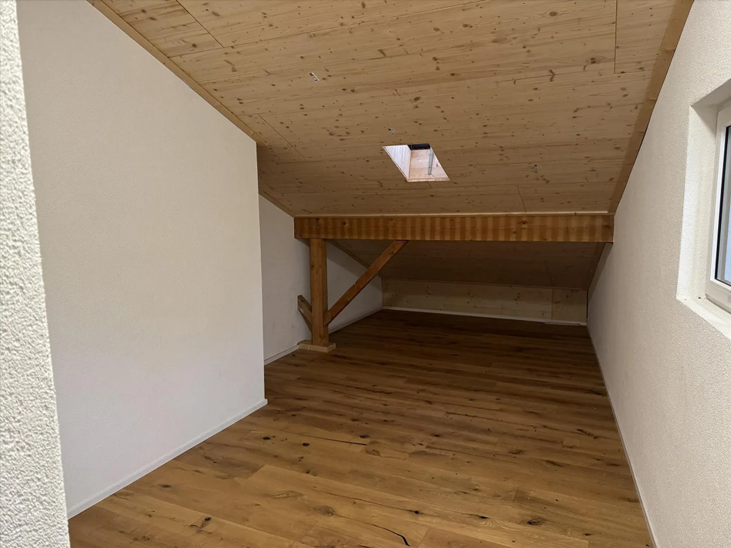 Versatile hobby rooms in a central location in Lucerne - Photo 3 of 10