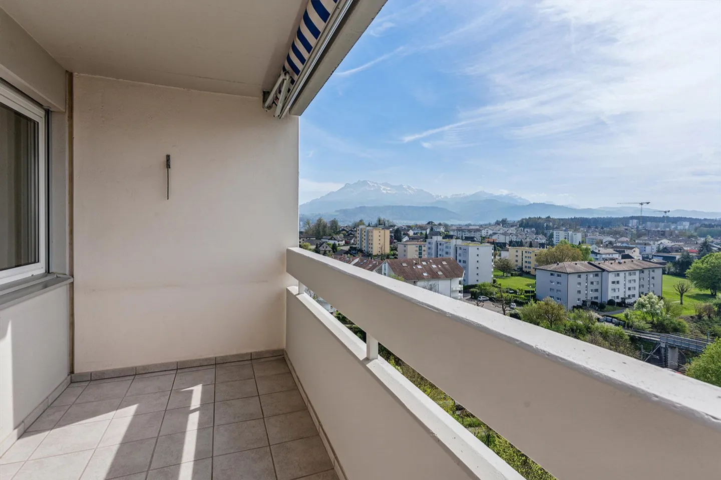 Bellissimo appartamento luminoso in una posizione tranquilla in affitto - Foto 9 di 10