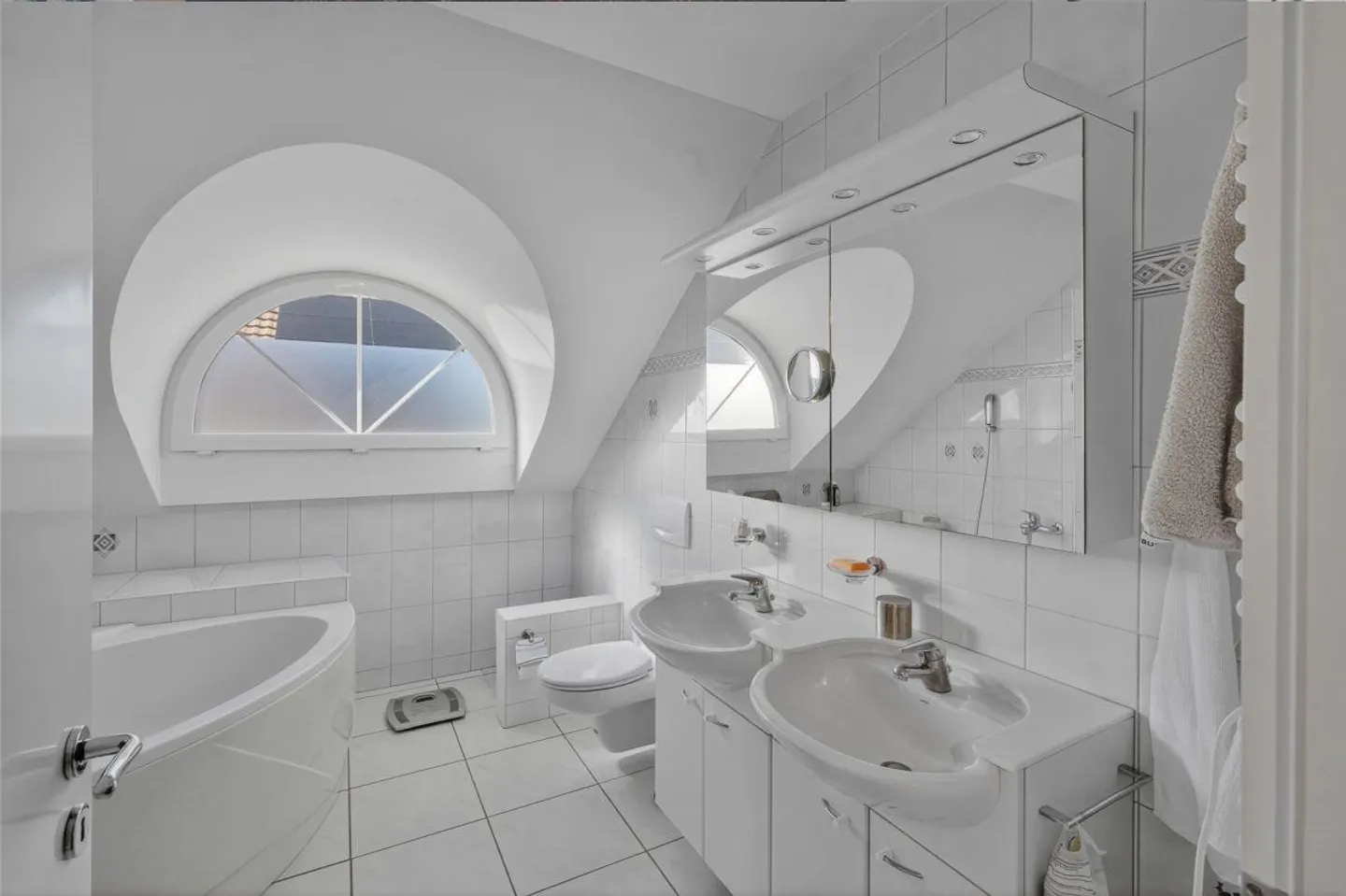 Stilvolle Maisonette mit Garten - Foto 10 von 13