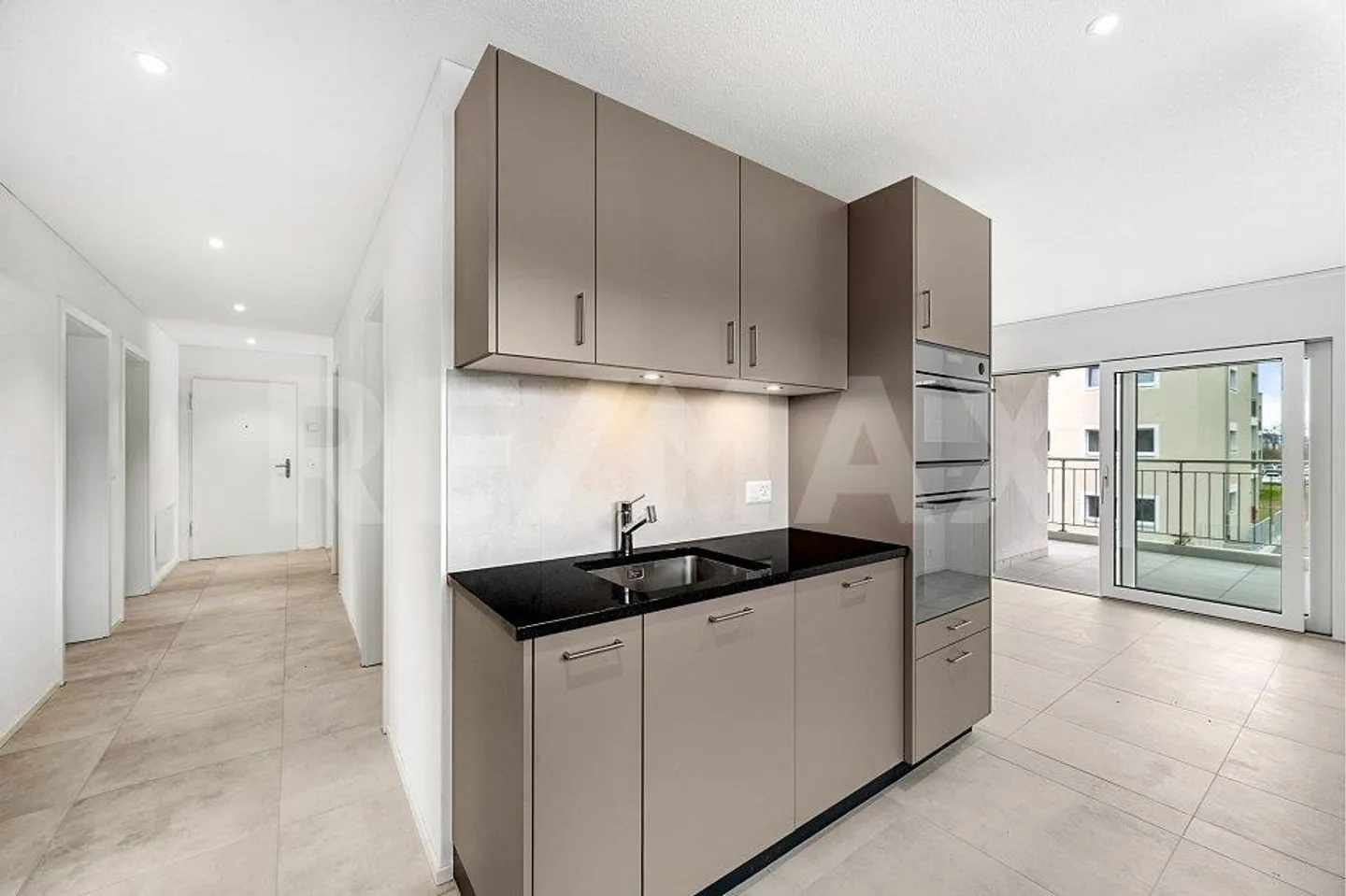 Unique and bright 5.5 rooms – first owner, terrace space... - Photo 9 of 13