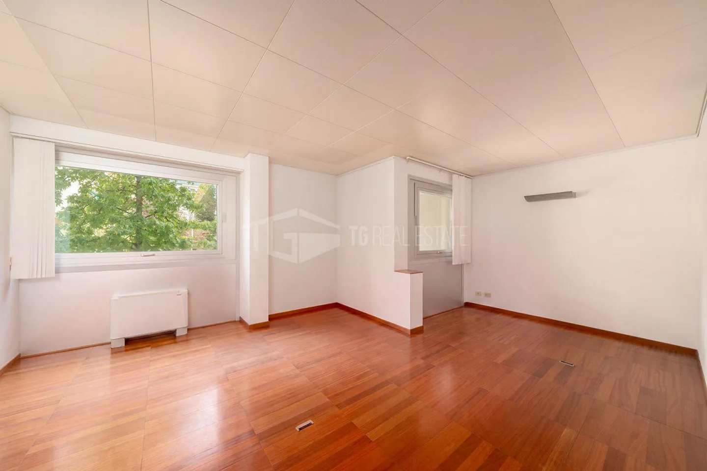 SPACIOUS COMMERCIAL SPACES AND OFFICES - Photo 12 of 21