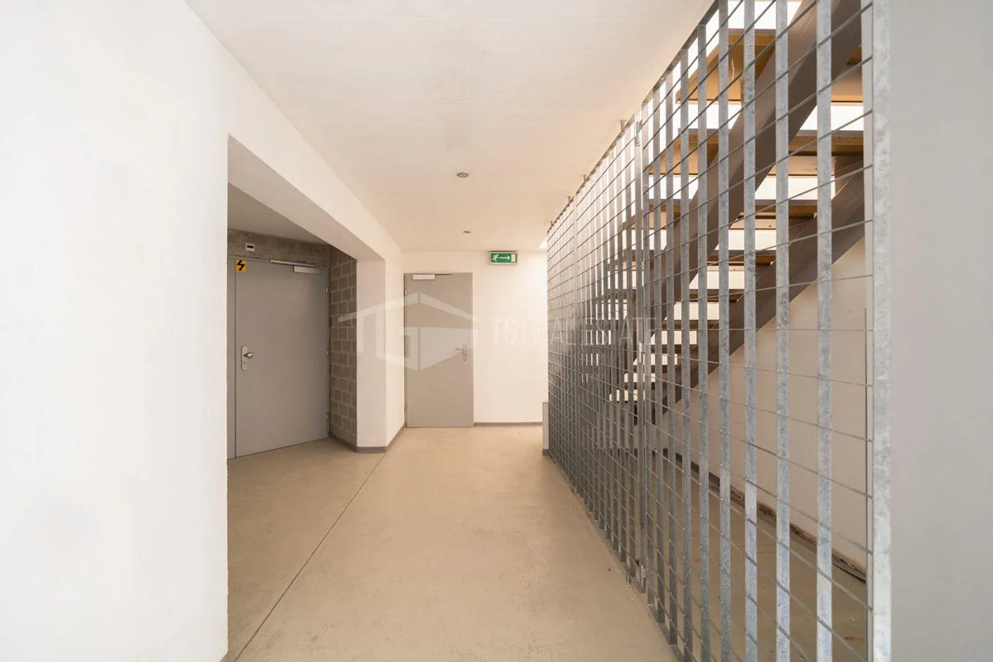 SPACIOUS COMMERCIAL SPACES AND OFFICES - Photo 20 of 21