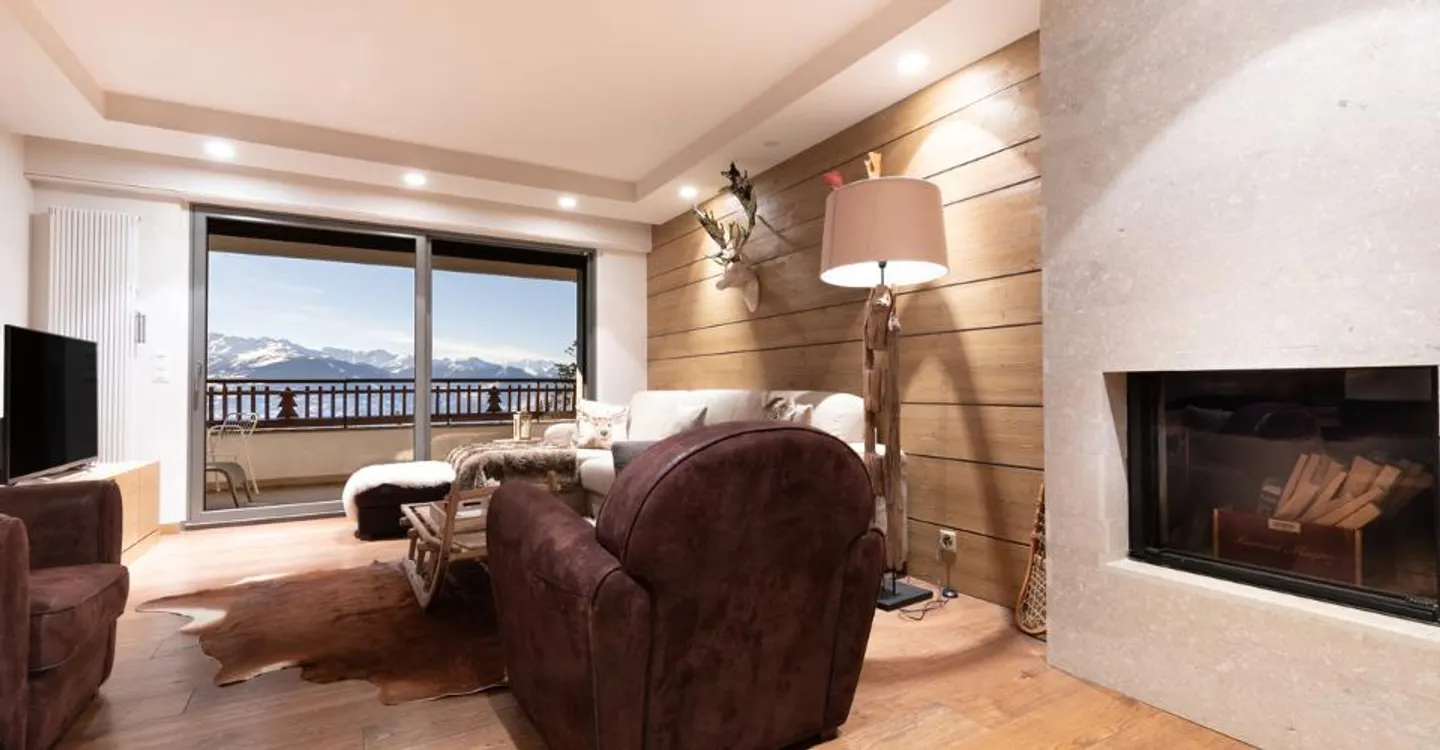 Charming Apartment with Alpine Views - Photo 3 of 12