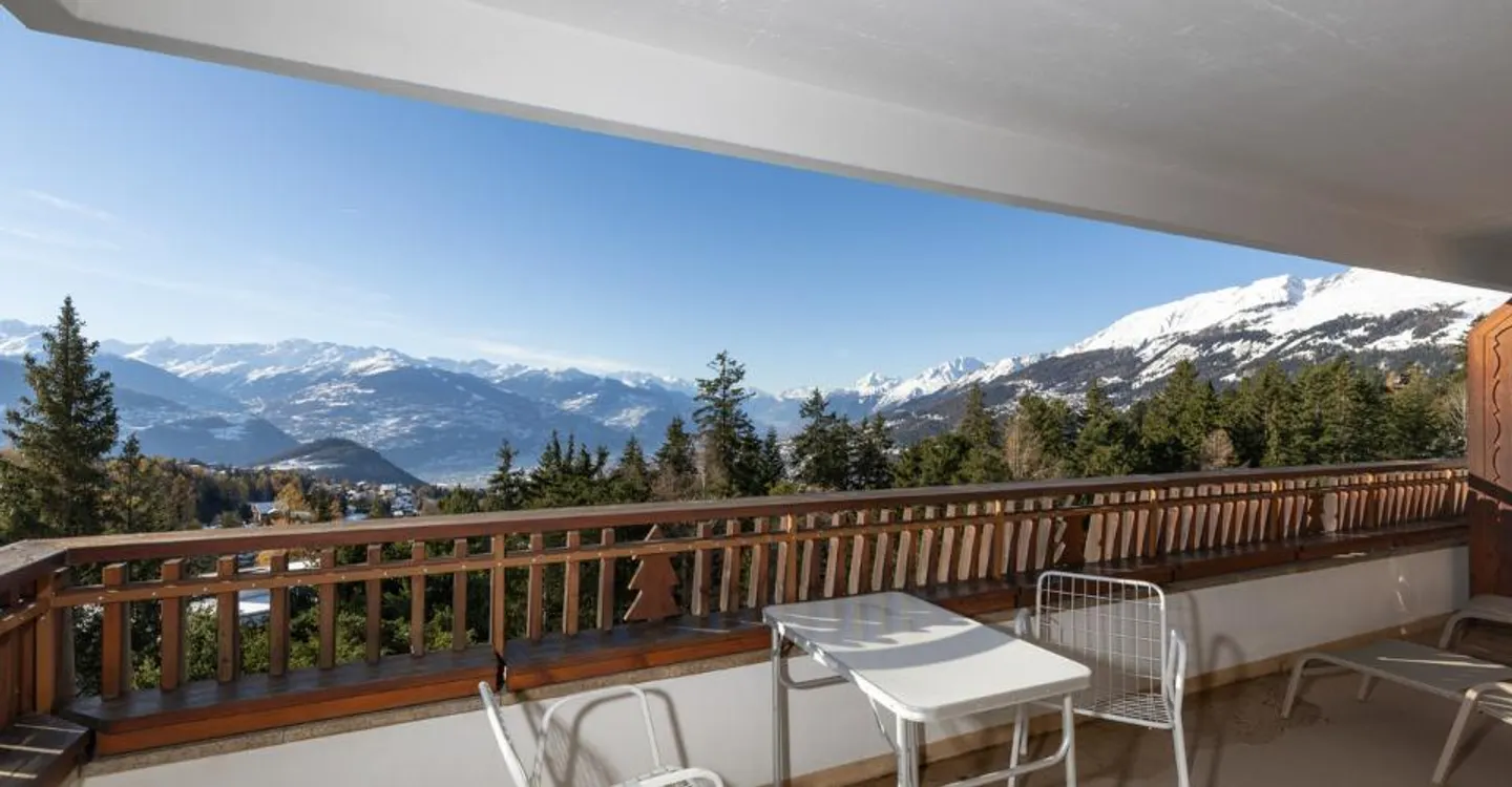 Charming Apartment with Alpine Views - Photo 4 of 12