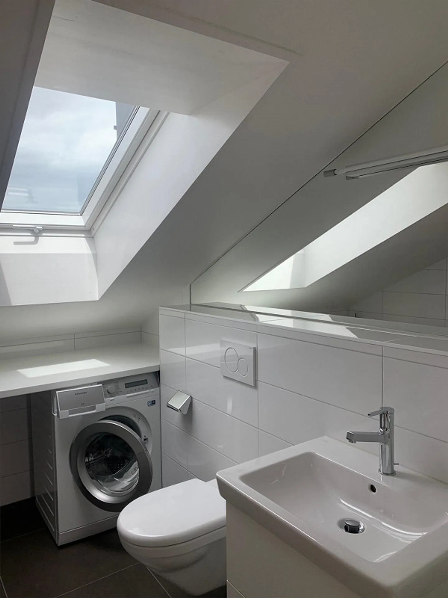 Appartement sous les combles de 2,5 pièces dans le quartier de Wankdorf avec cheminée - Photo 2 sur 13