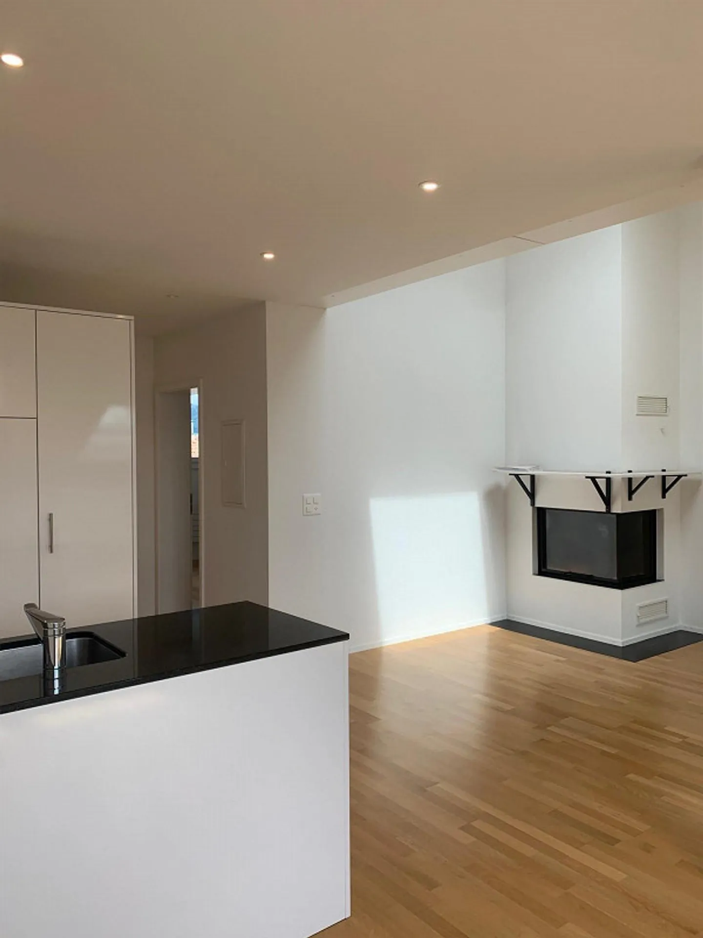 Appartement sous les combles de 2,5 pièces dans le quartier de Wankdorf avec cheminée - Photo 4 sur 13