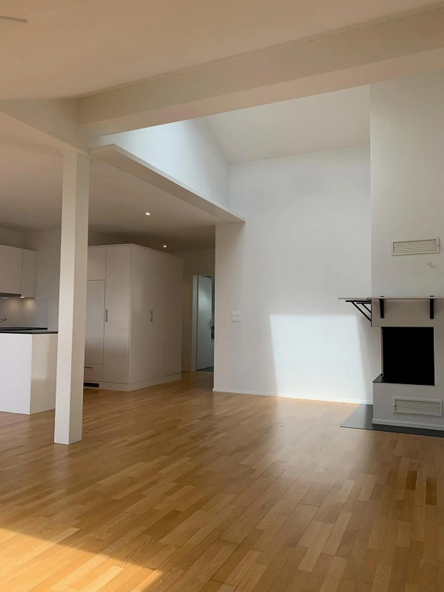 Appartement sous les combles de 2,5 pièces dans le quartier de Wankdorf avec cheminée - Photo 6 sur 13