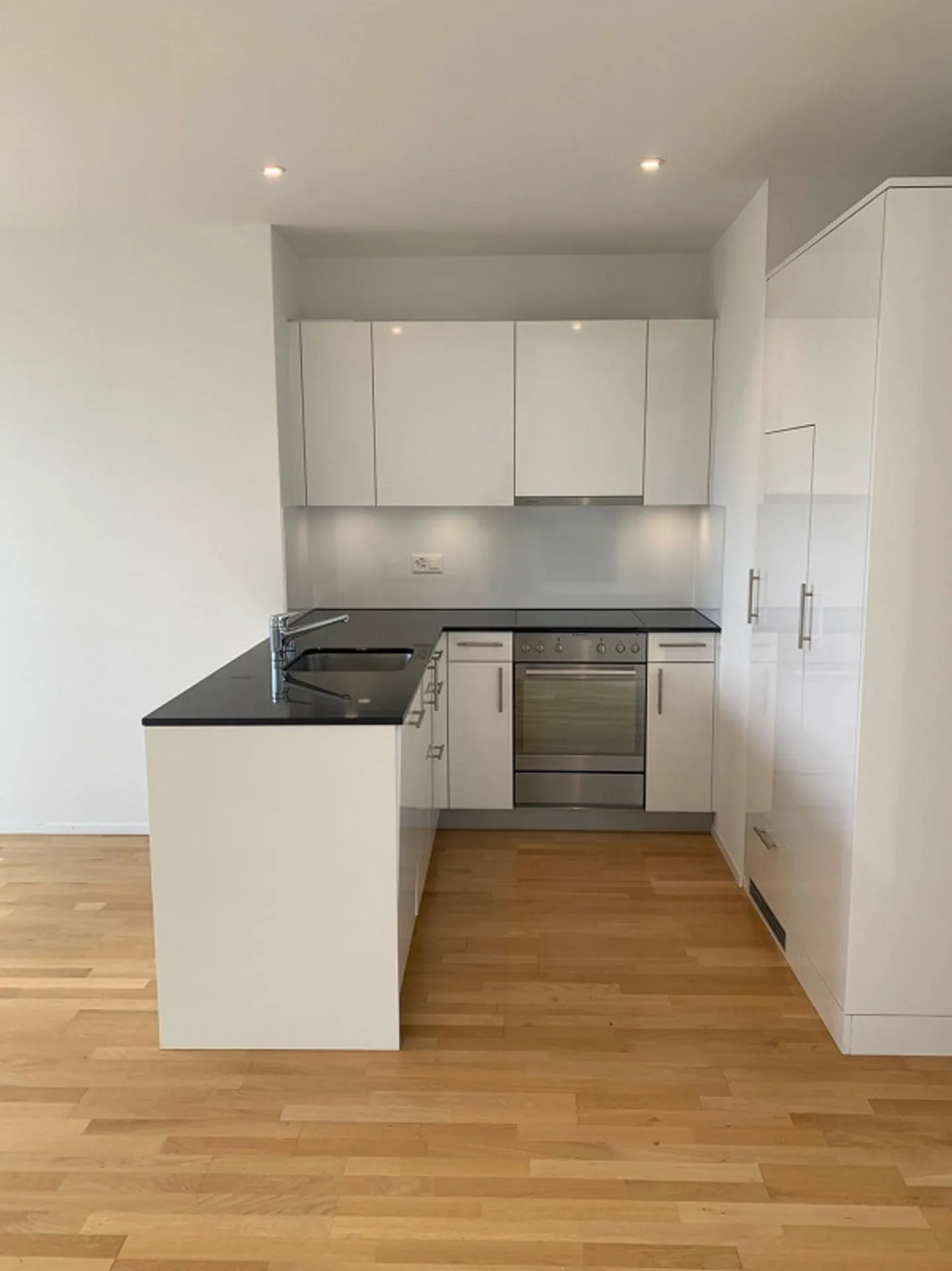 Appartement sous les combles de 2,5 pièces dans le quartier de Wankdorf avec cheminée - Photo 1 sur 13