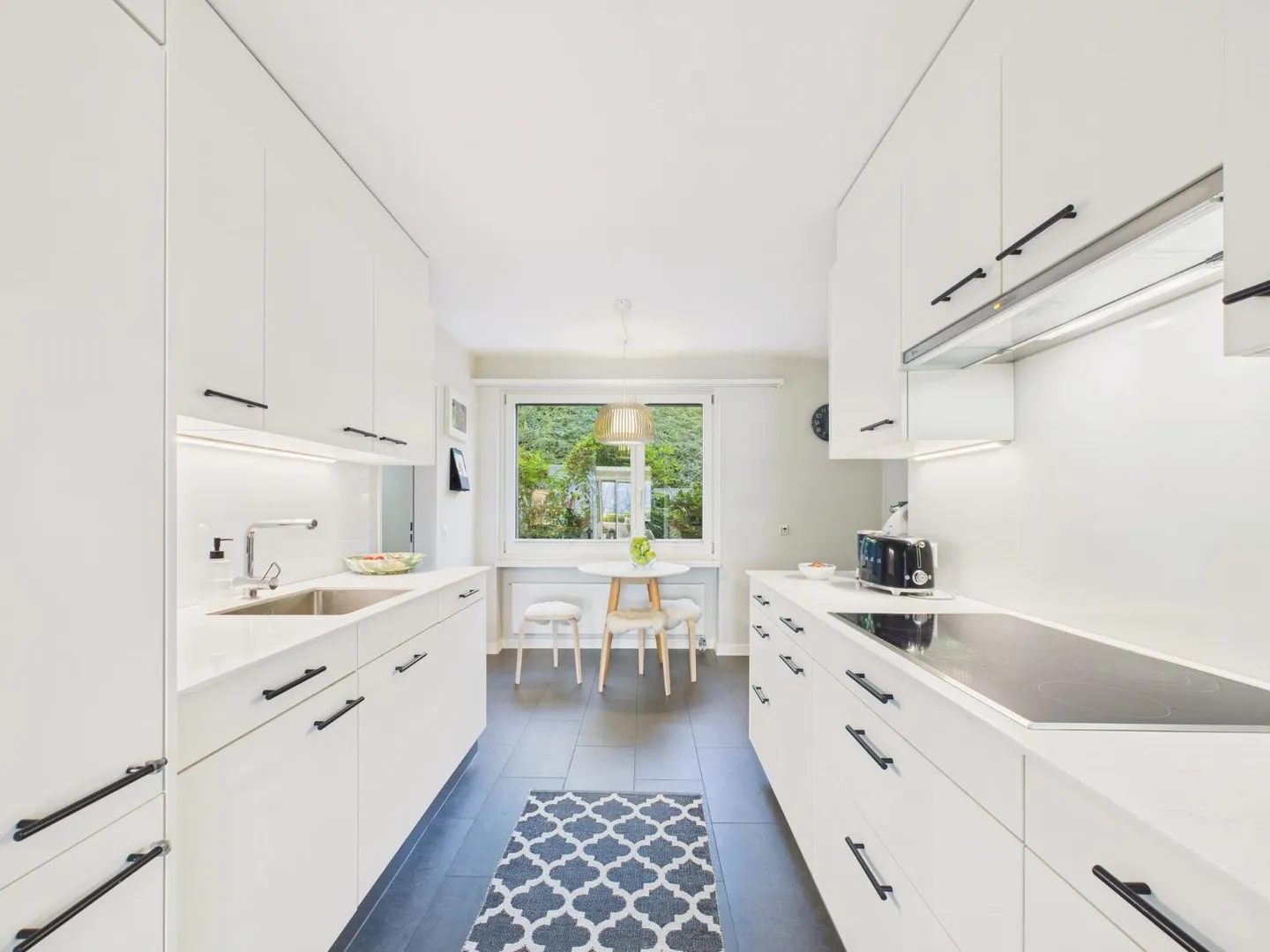 Living above Lake Zurich: with mountain and lake view in Feldmeilen - Photo 2 of 10