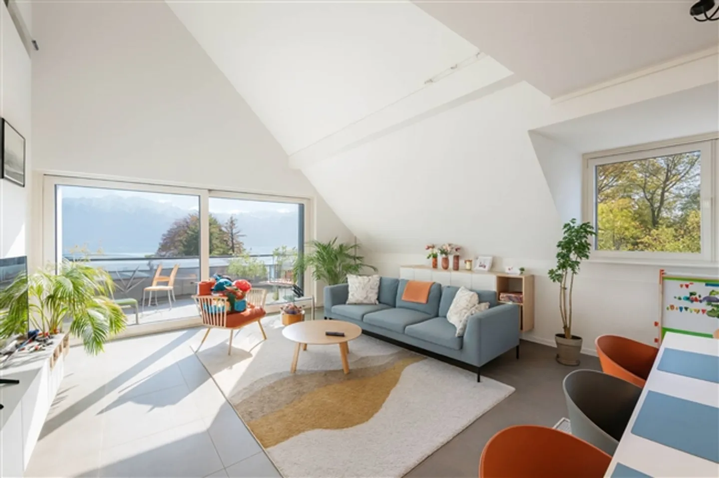 Superbe penthouse avec vue panoramique sur le lac et les montagnes - Photo 2 sur 11