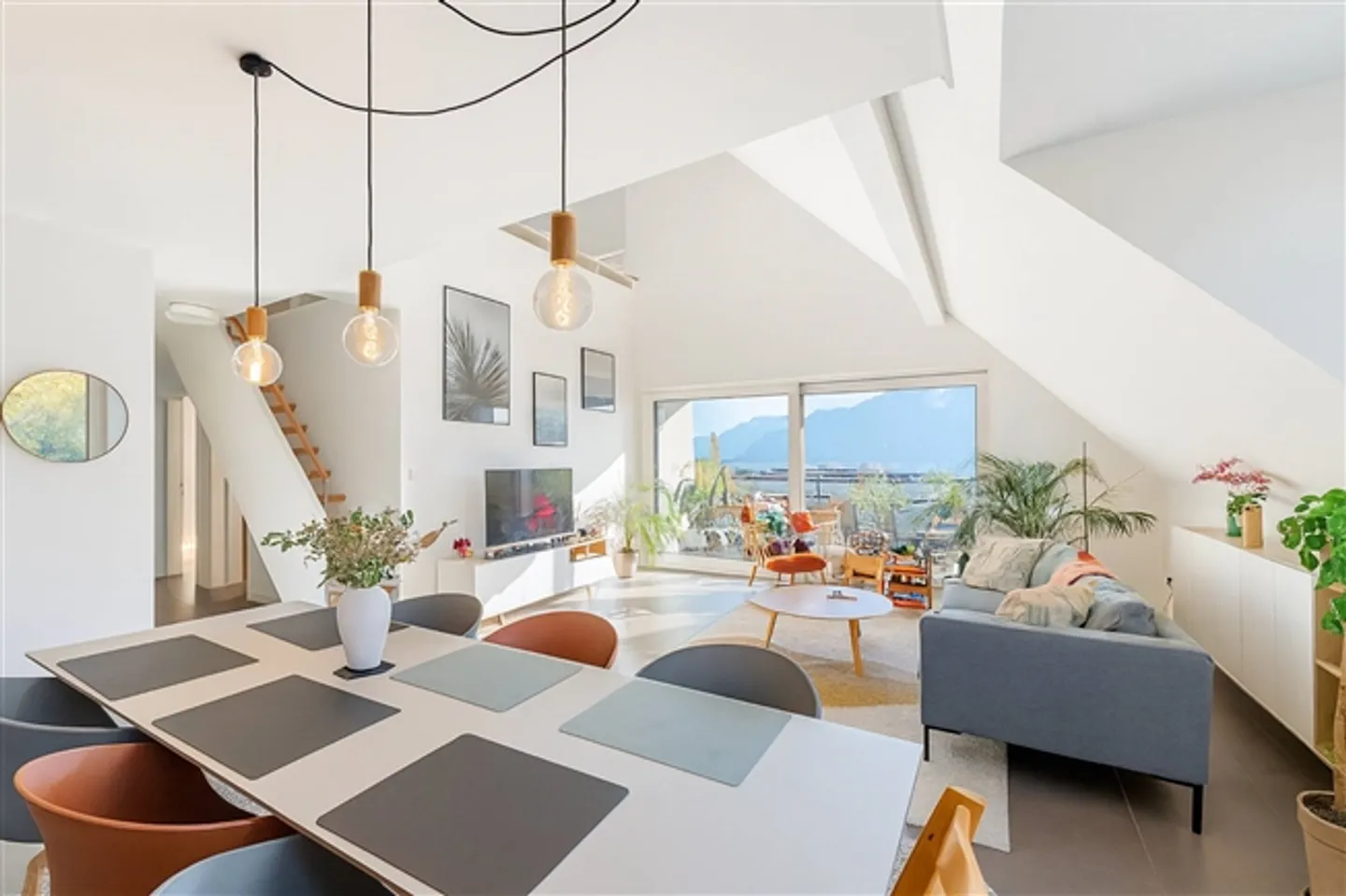 Superbe penthouse avec vue panoramique sur le lac et les montagnes - Photo 1 sur 11