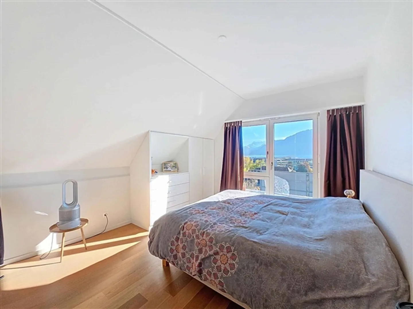 Superbe penthouse avec vue panoramique sur le lac et les montagnes - Photo 8 sur 11