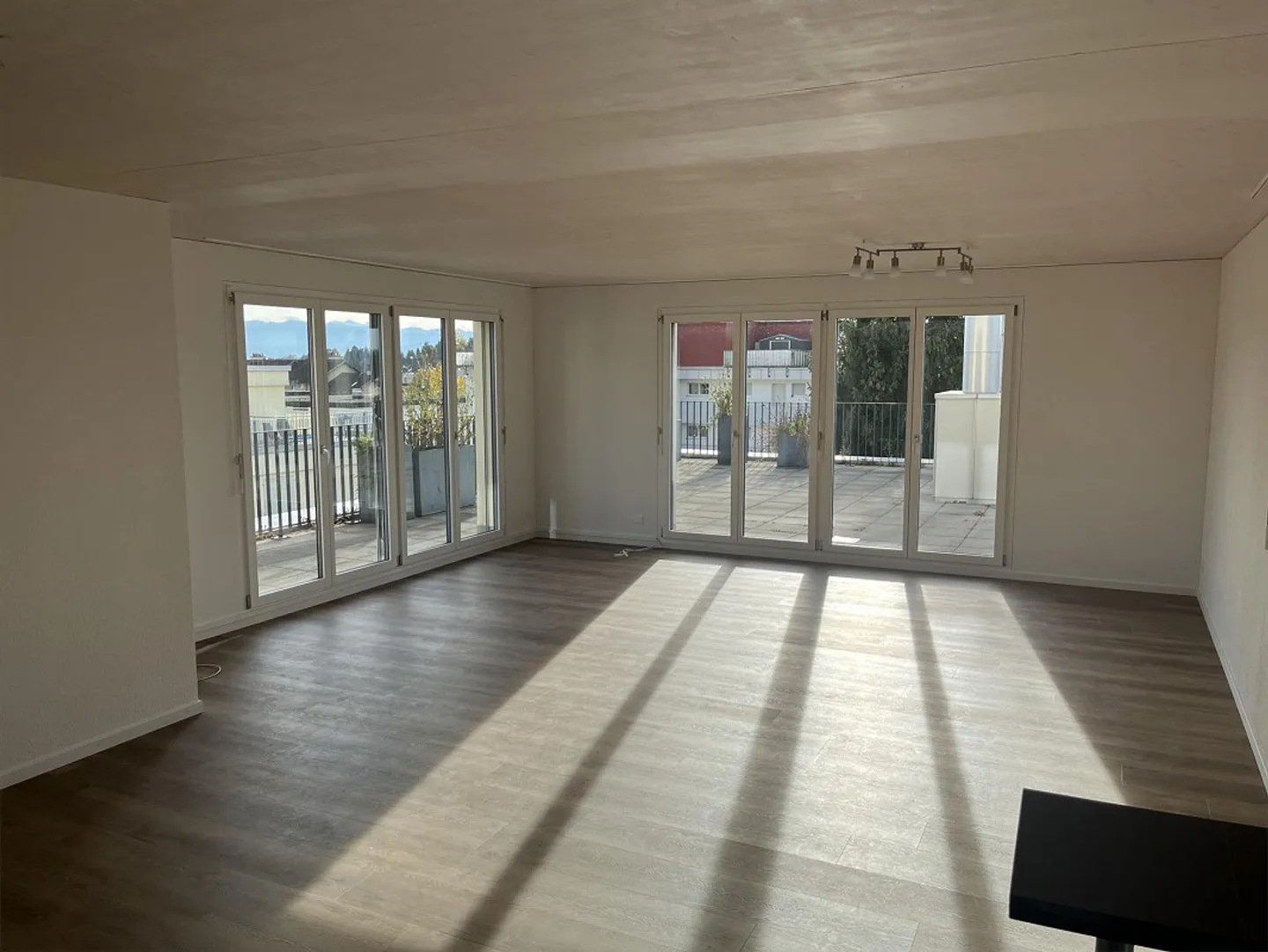 Large, beautiful 3.5 room penthouse apartment - Photo 1 of 9