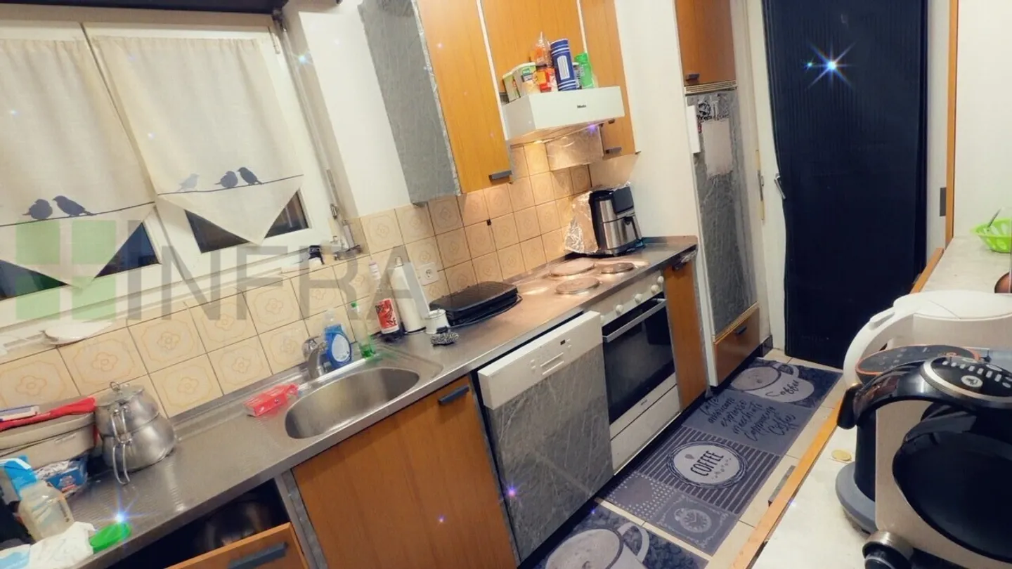 4-Room Apartment - Bright - Photo 1 of 8