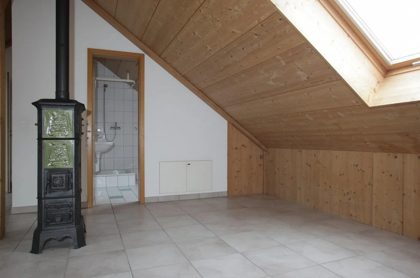 1.5-Room Attic Apartment with Fireplace and Stunning Mountain View - Photo 6 of 7