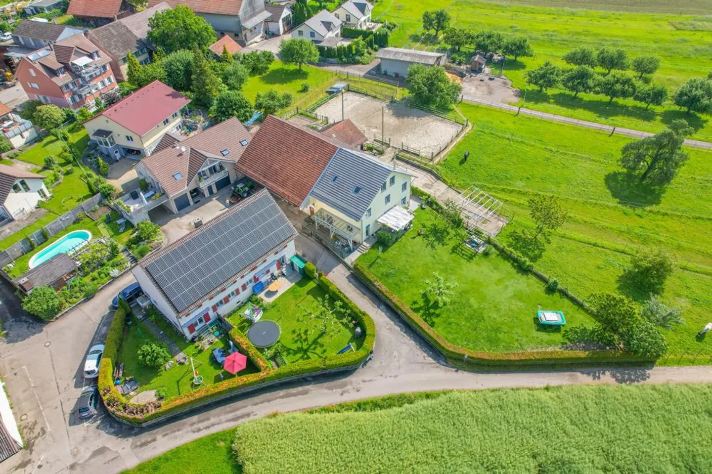 Gemeinschaftsoase -  5 Liegenschaften, 9 Pferdeboxen und Reitanlage - Photo 3 of 6