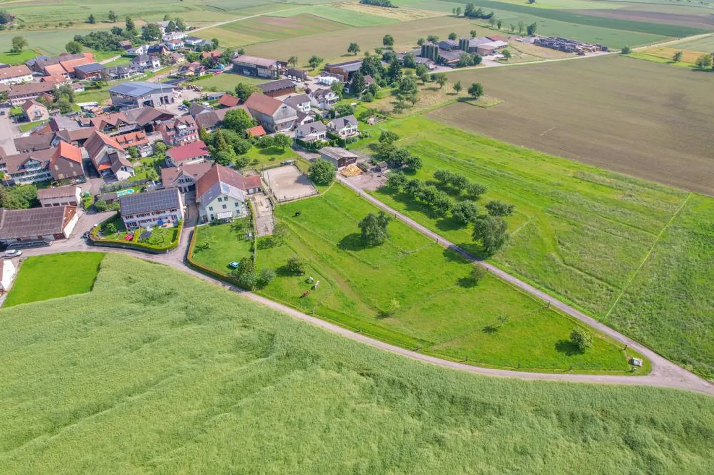 Gemeinschaftsoase -  5 Liegenschaften, 9 Pferdeboxen und Reitanlage - Photo 4 of 6