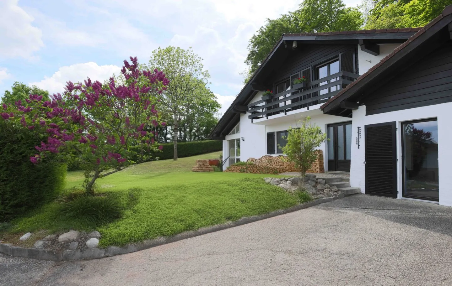 Magnificent individual villa with 4 rooms 1/2 and independent studio on a very beautiful plot of 1,240 m2 - Photo 1 of 17