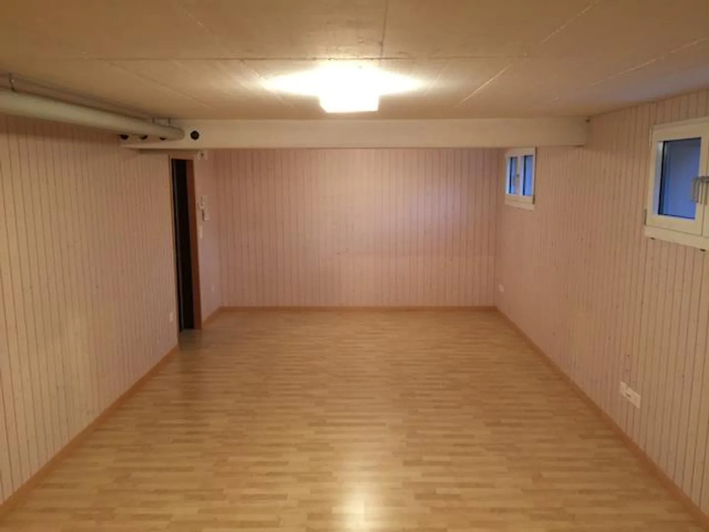 Ufficio con bagno privato - Foto 1 di 4