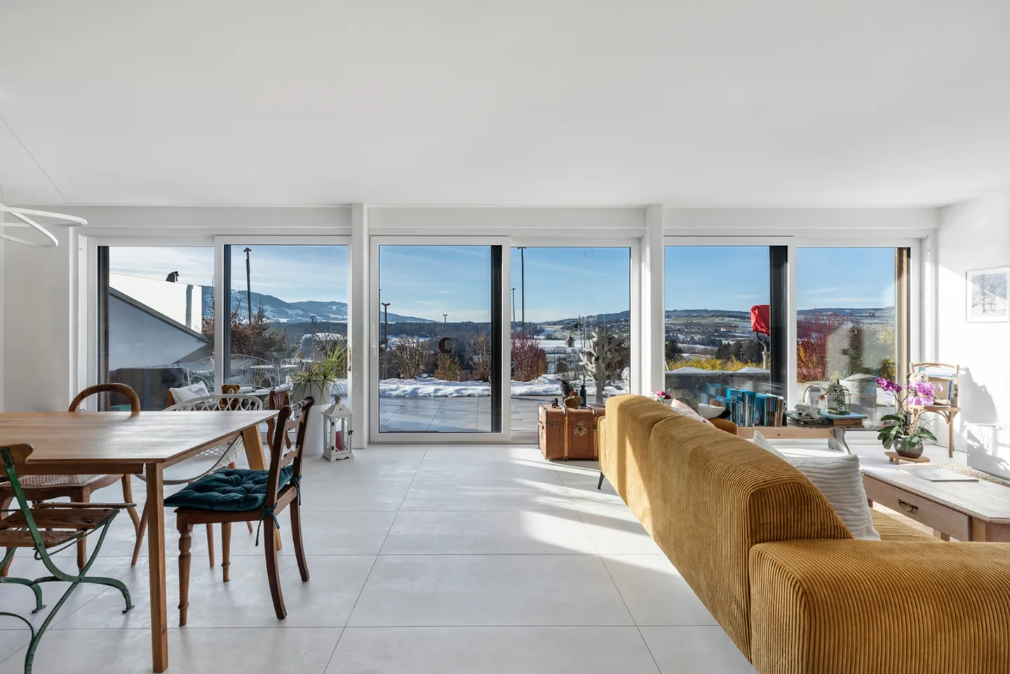 Stunning Apartment with Lake View - Photo 2 of 10