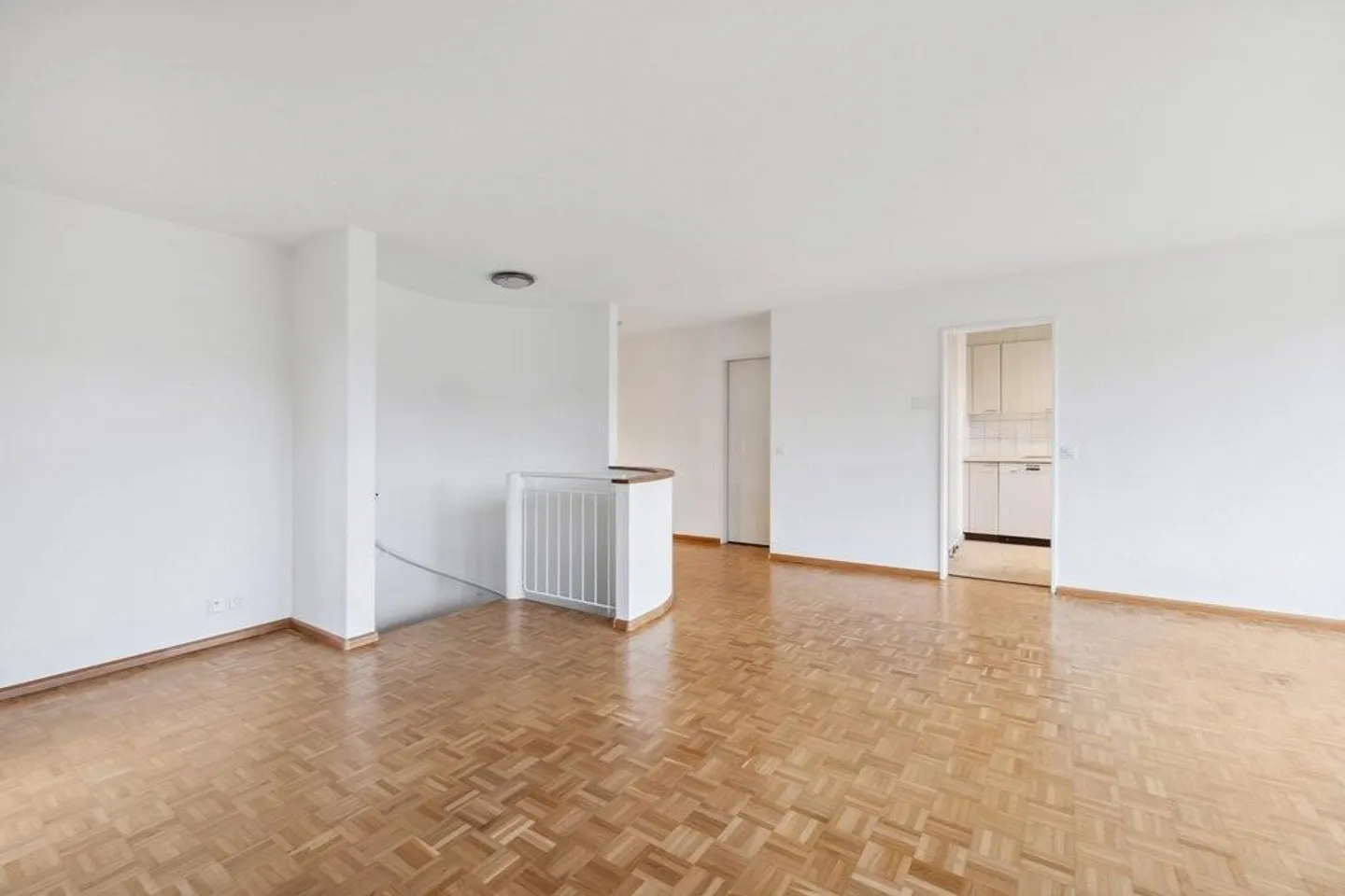 Appartamento duplex di 4,5 stanze con bel giardino - Foto 3 di 11