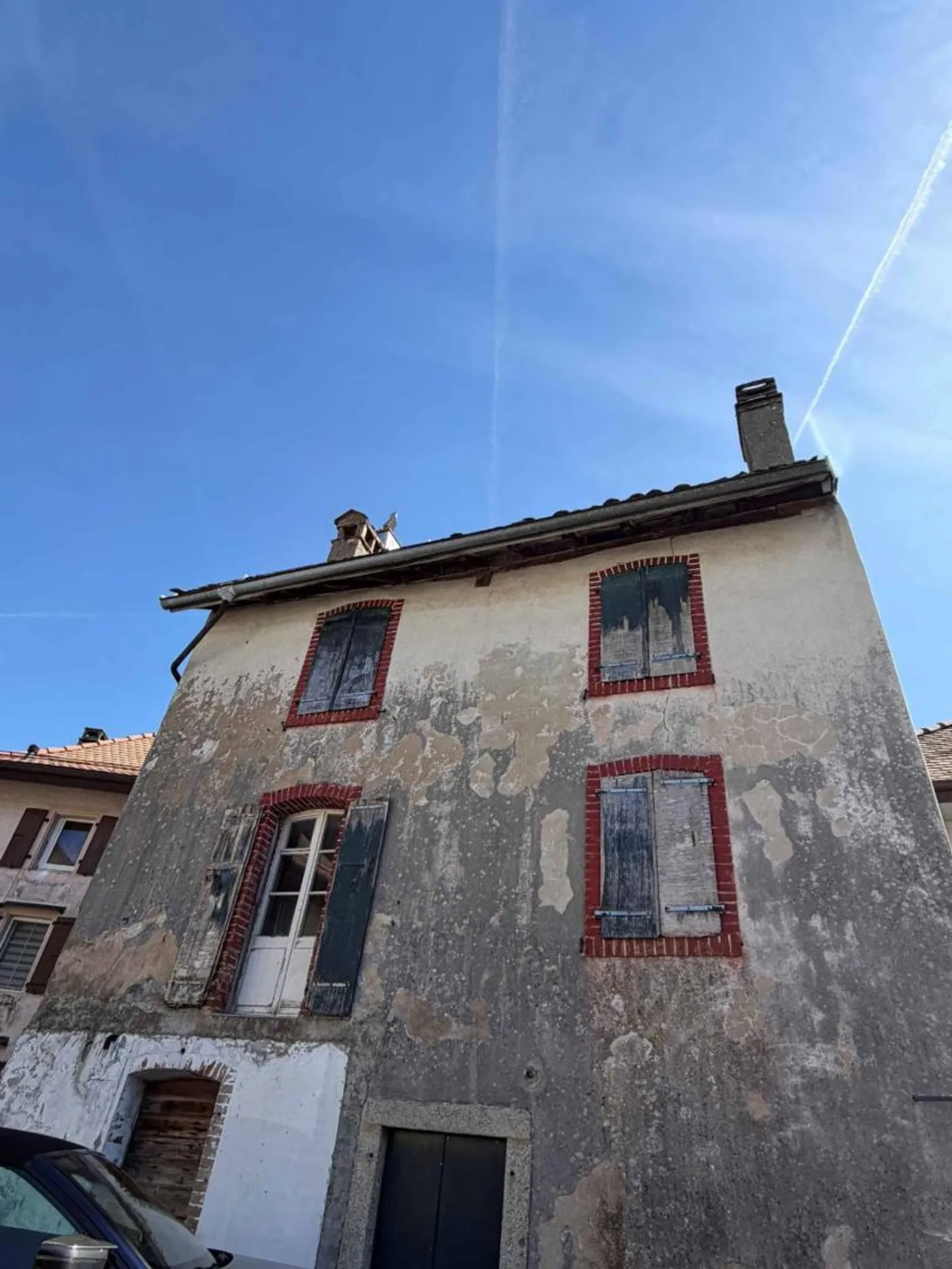 Set of two village buildings for complete renovation, offers high potential for value increase - Photo 2 of 2