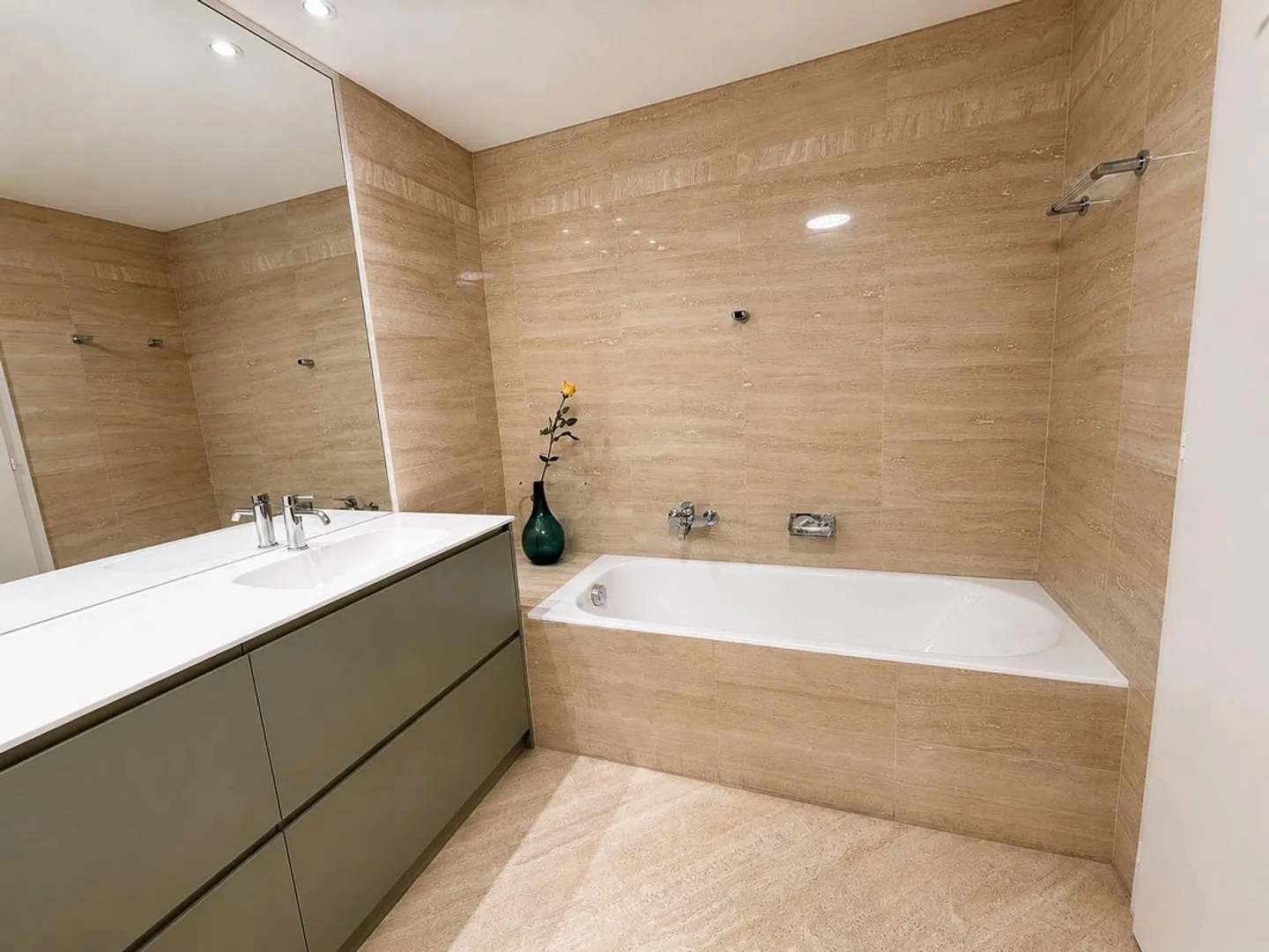 Duplex exclusif avec jardin privé et vue sur le lac - Photo 10 sur 12
