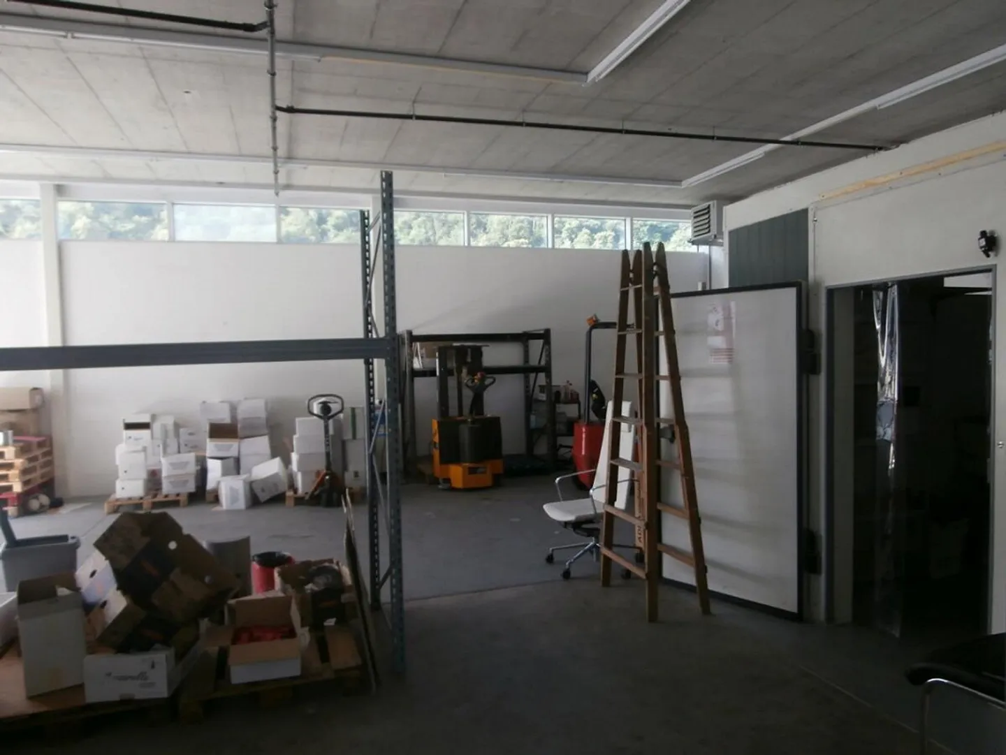 BALERNA – INDUSTRIAL BUILDING FULLY RENTED OUT - Photo 8 of 14
