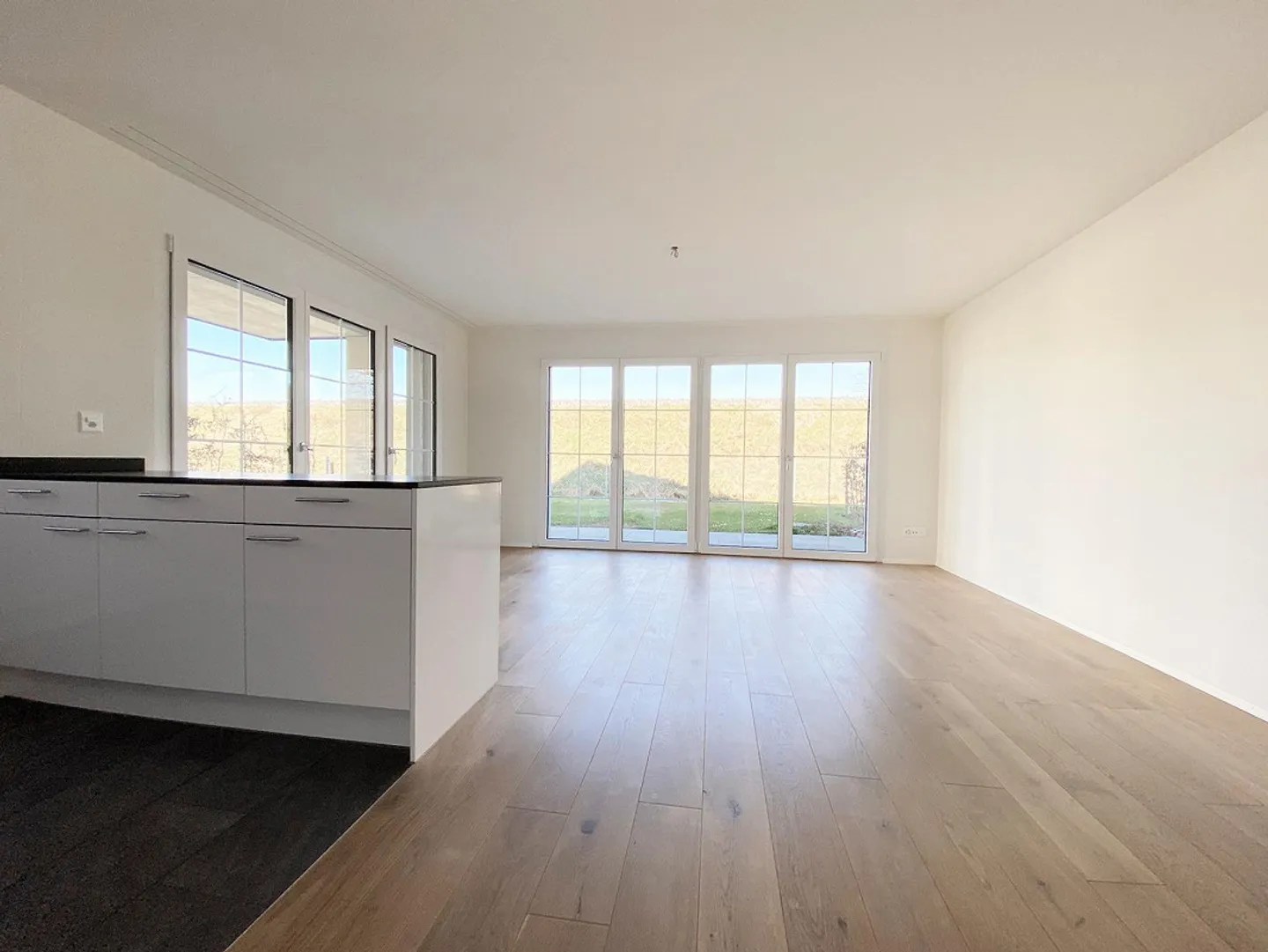 Spacious 3.5-room apartment with terrace and private washing tower - Photo 4 of 12